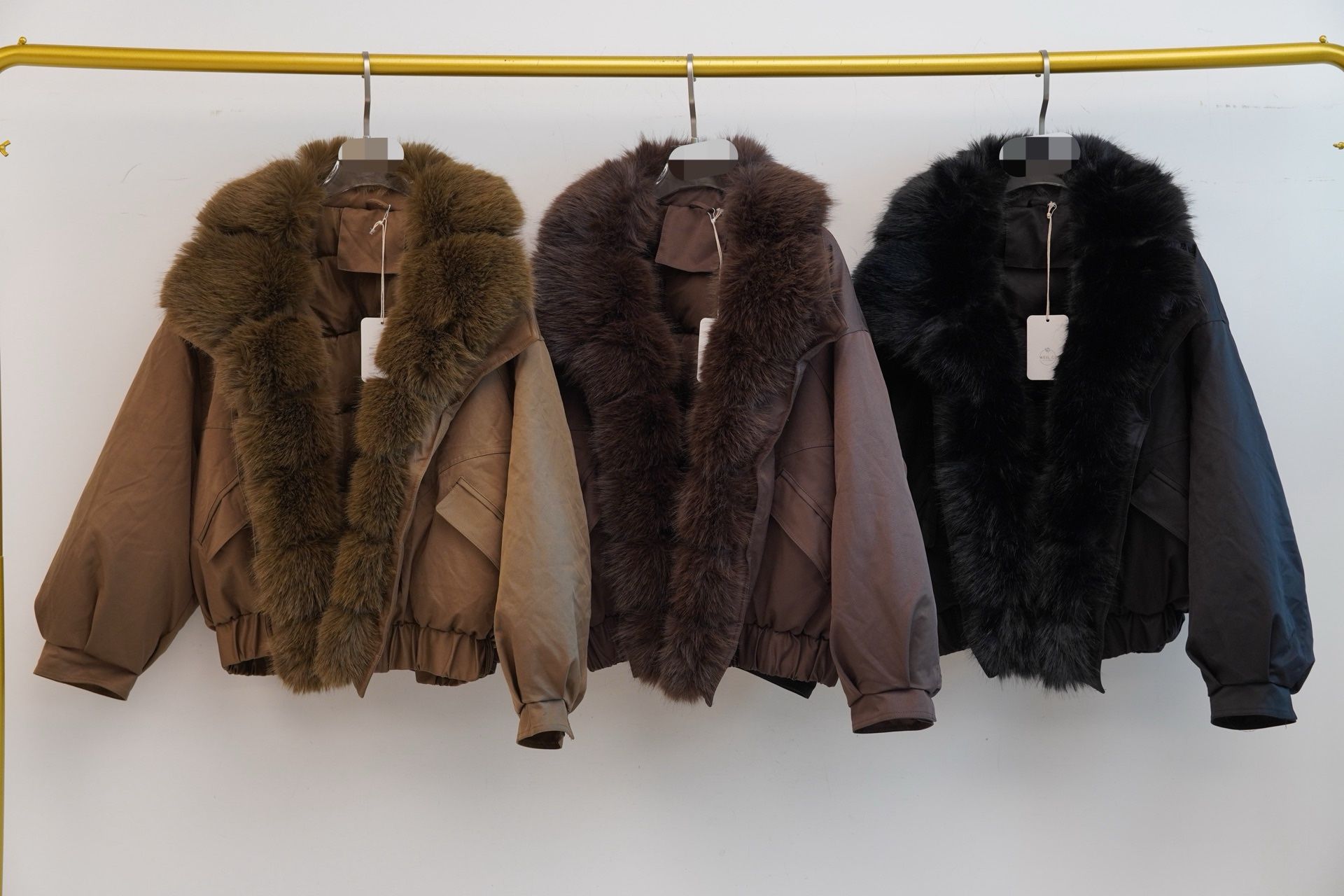 Kurze Jacke mit Kunstfellkragen