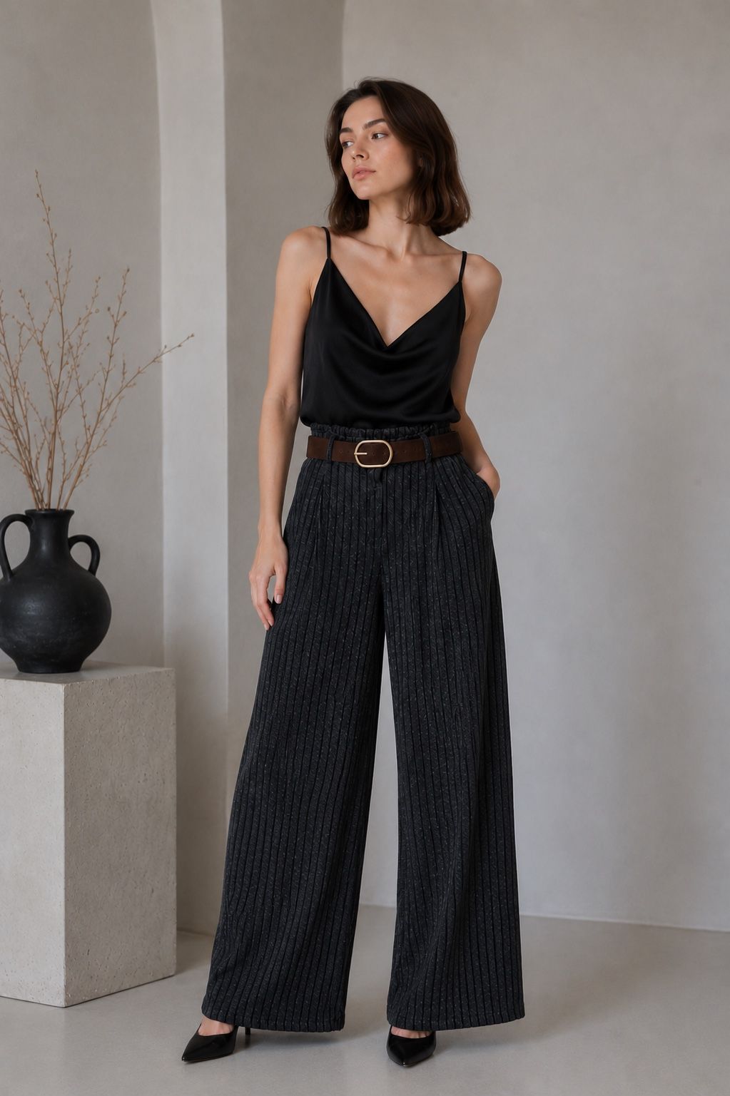 Weite Hose mit Gürtel