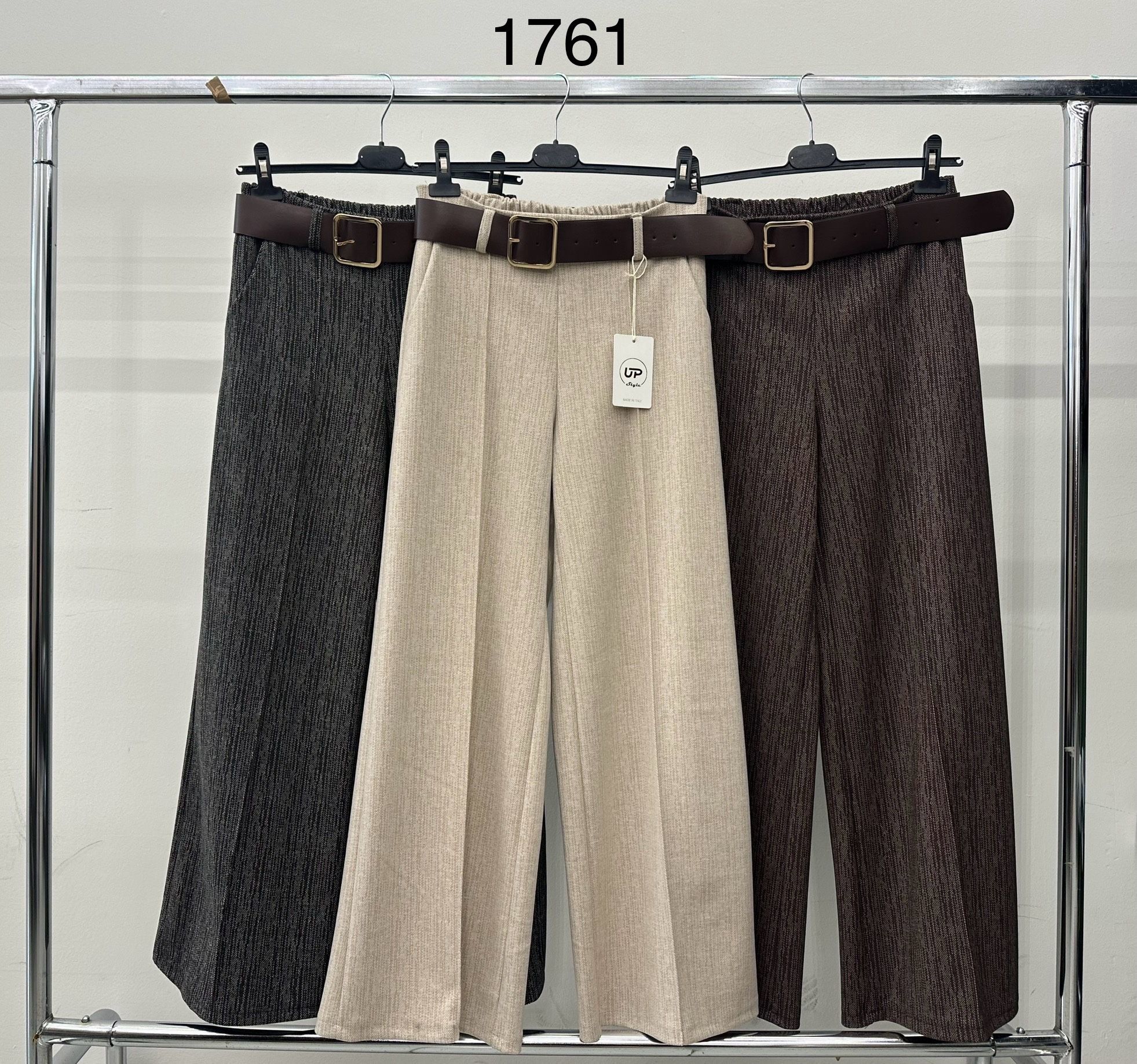 Weite Hose mit Gürtel