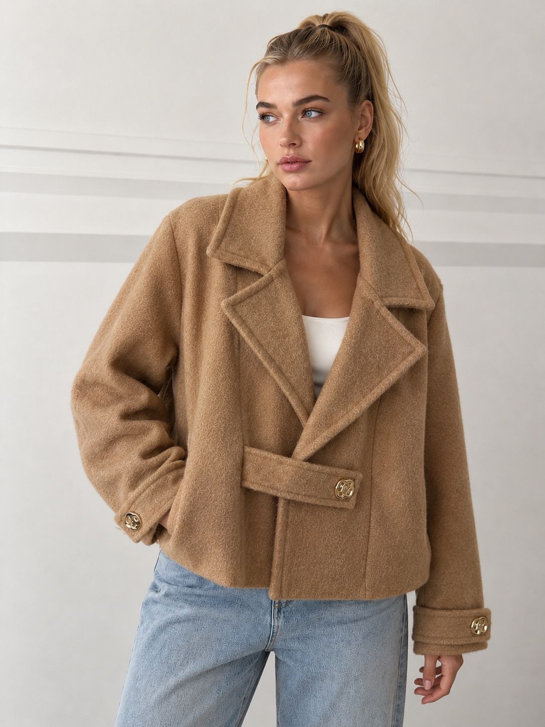 Kurze Jacke mit Kragen