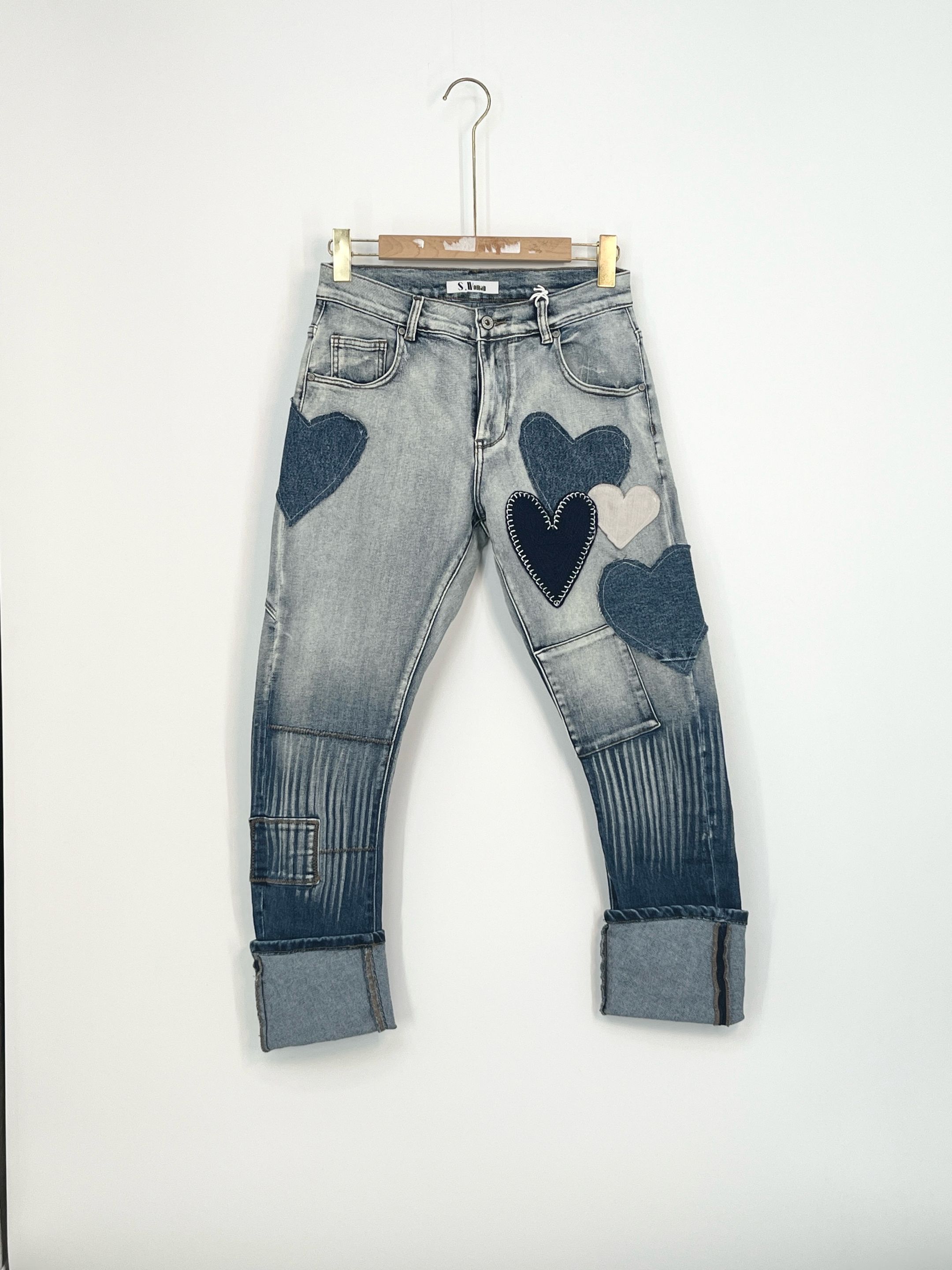 Gerade Jeans mit aufgesetzten Details