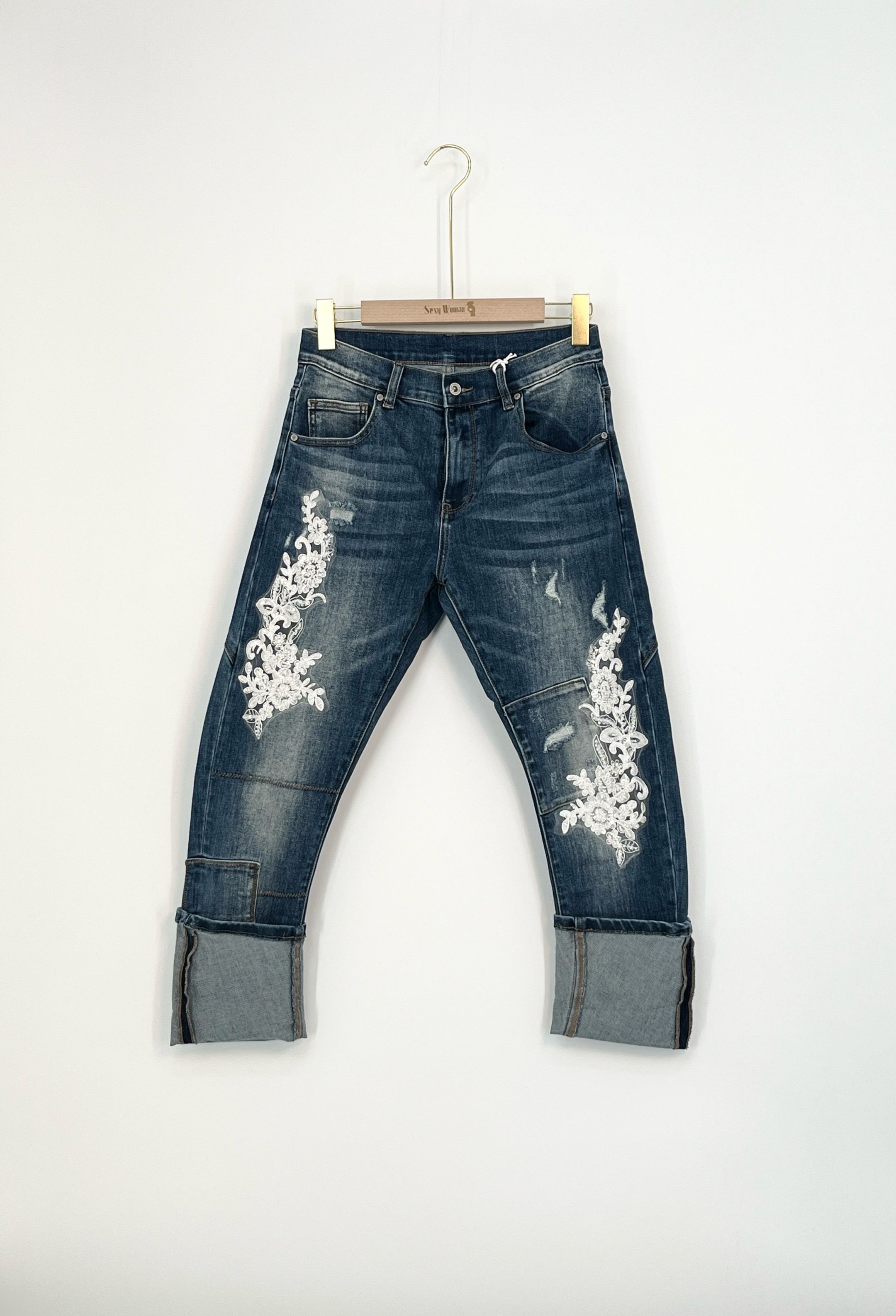 Gerade Jeans mit Stickerei