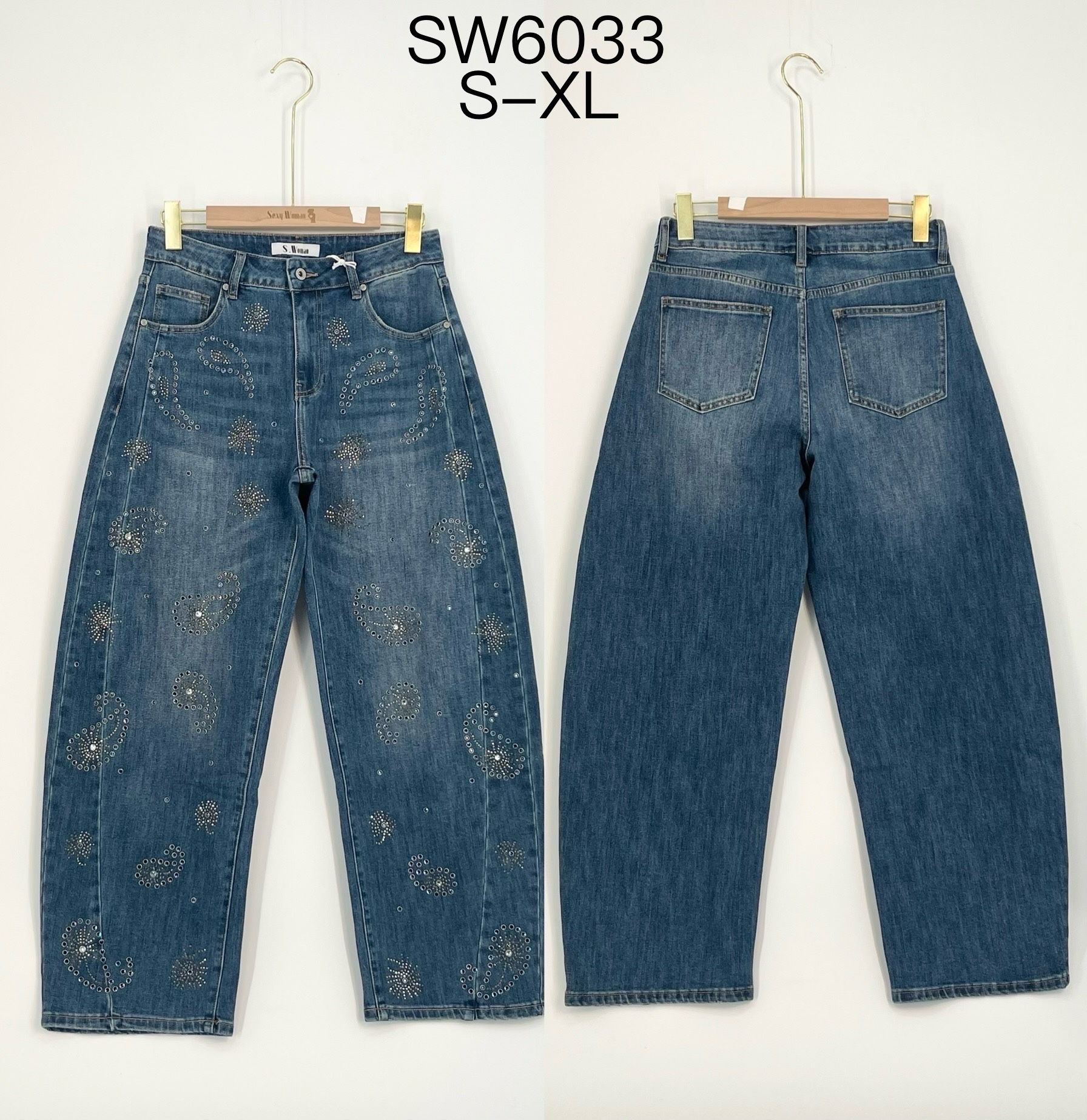 Weite Jeans mit Nieten