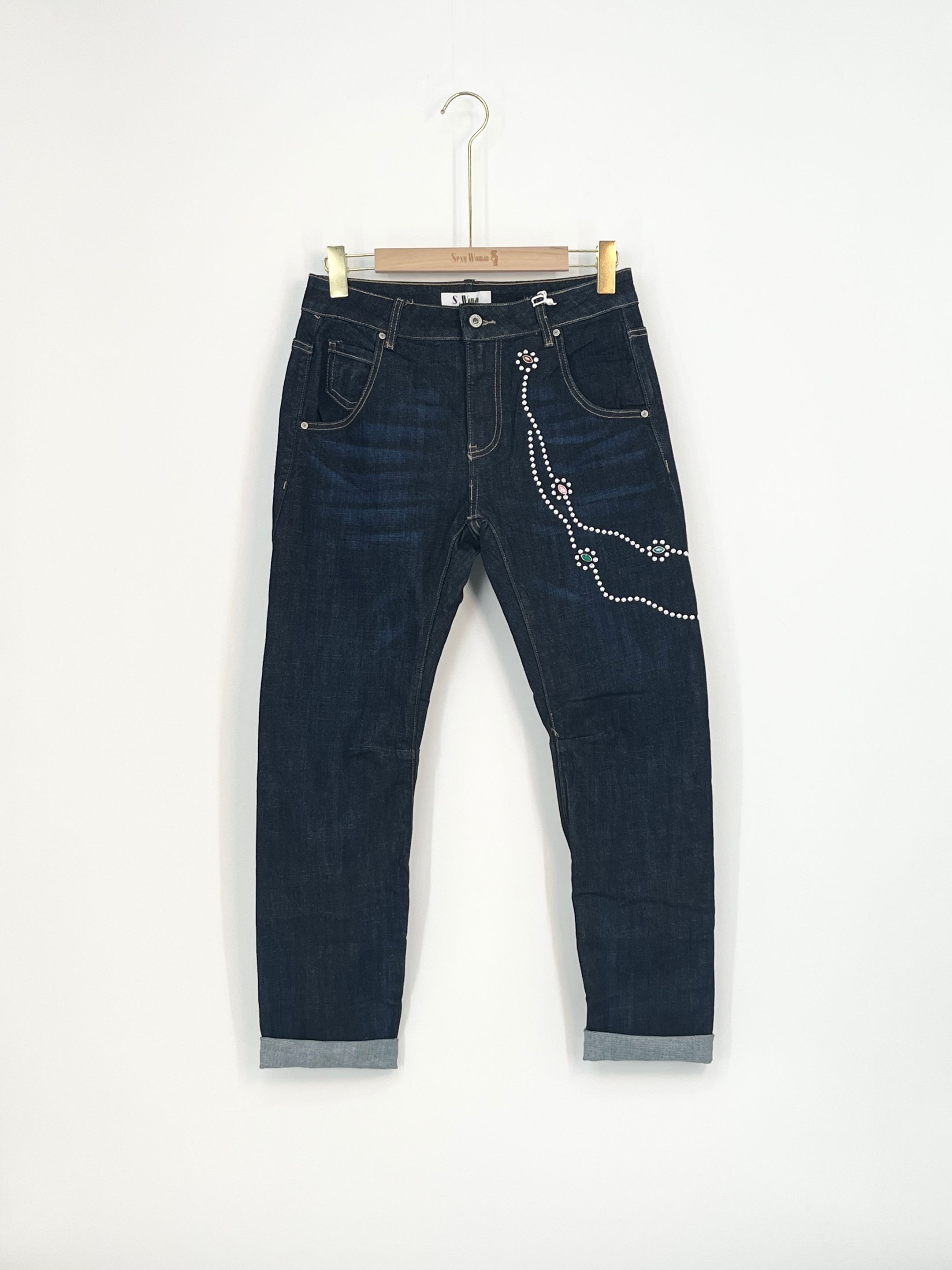 Figurna Jeans mit Nietenapplikation