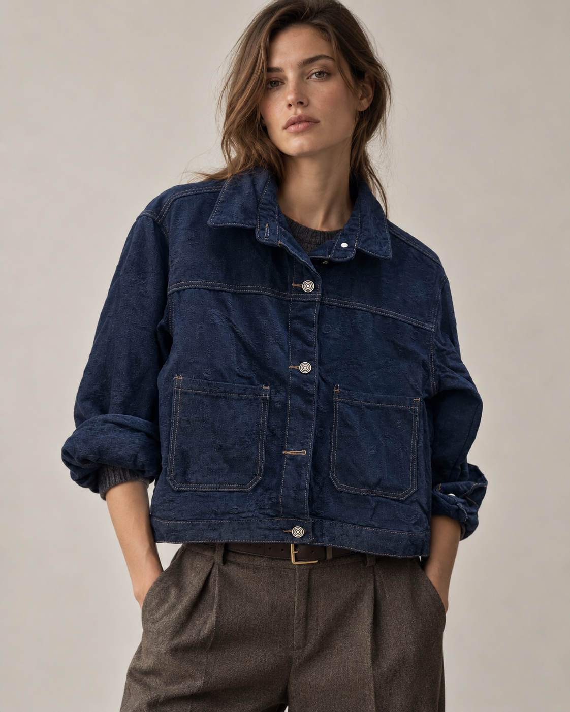 Lockere Boxy-Jeansjacke mit Hemdkragen