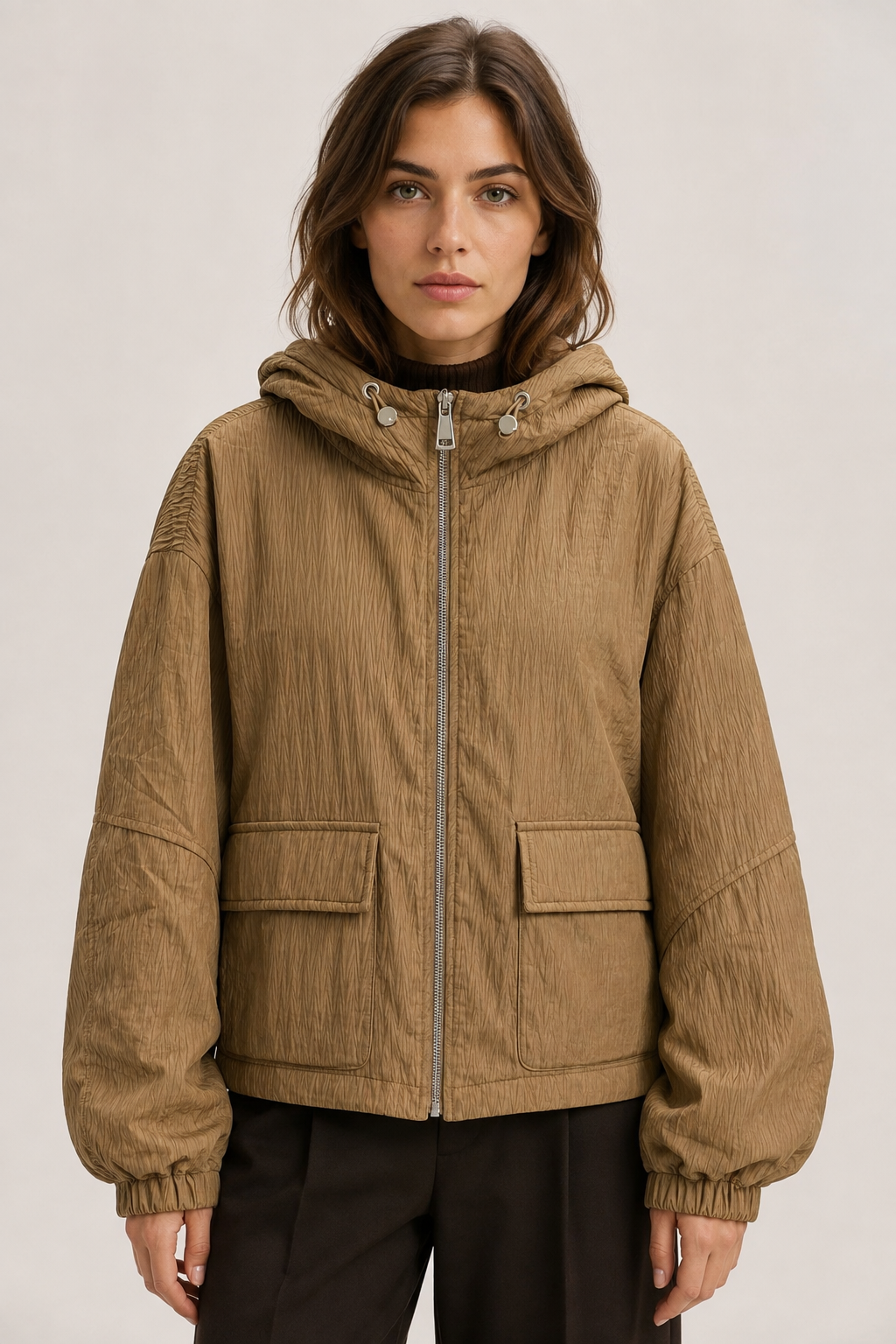 Kurze Kapuzenjacke