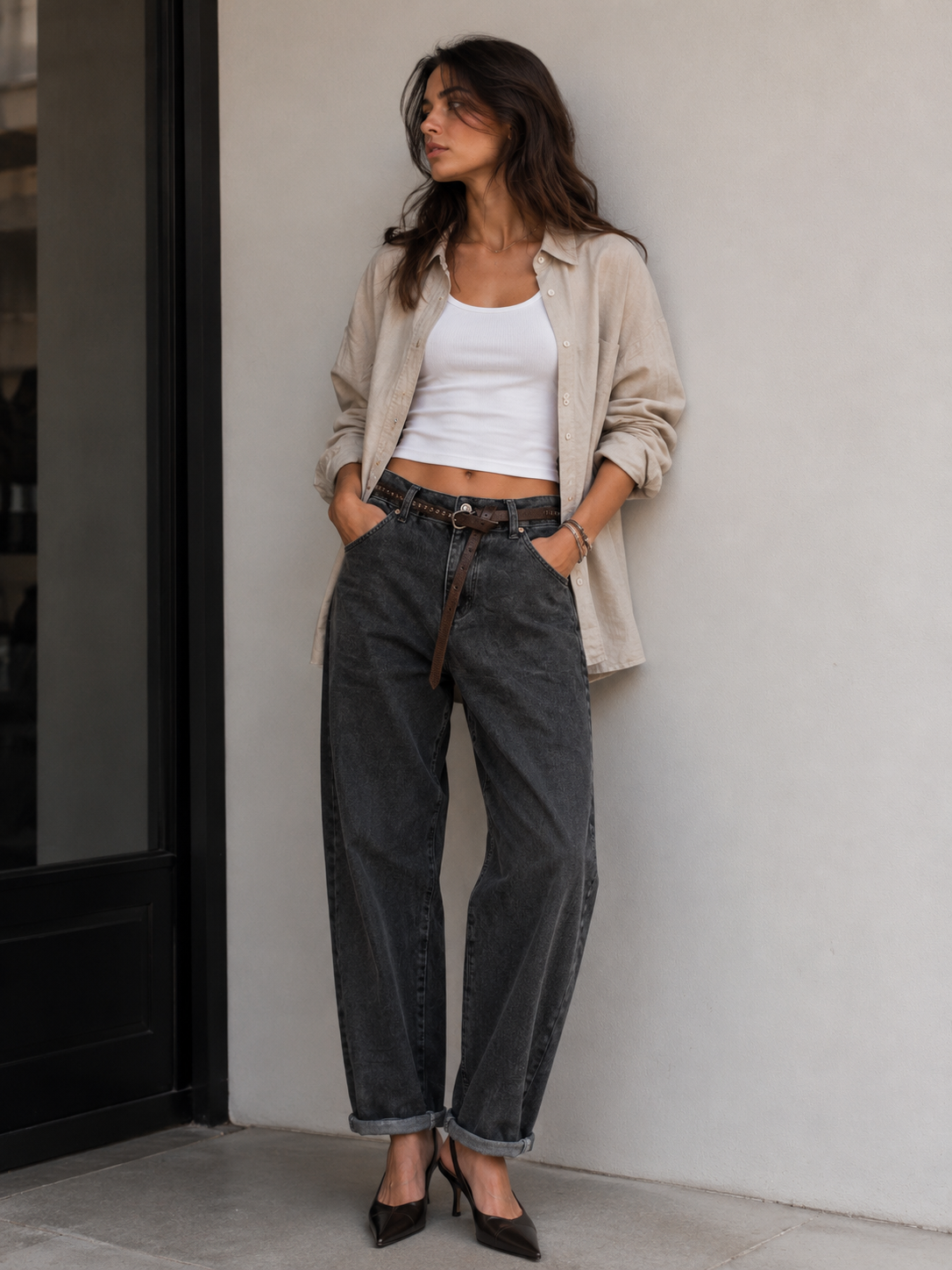 Baggy-Jeans mit Nieten-Gürtel