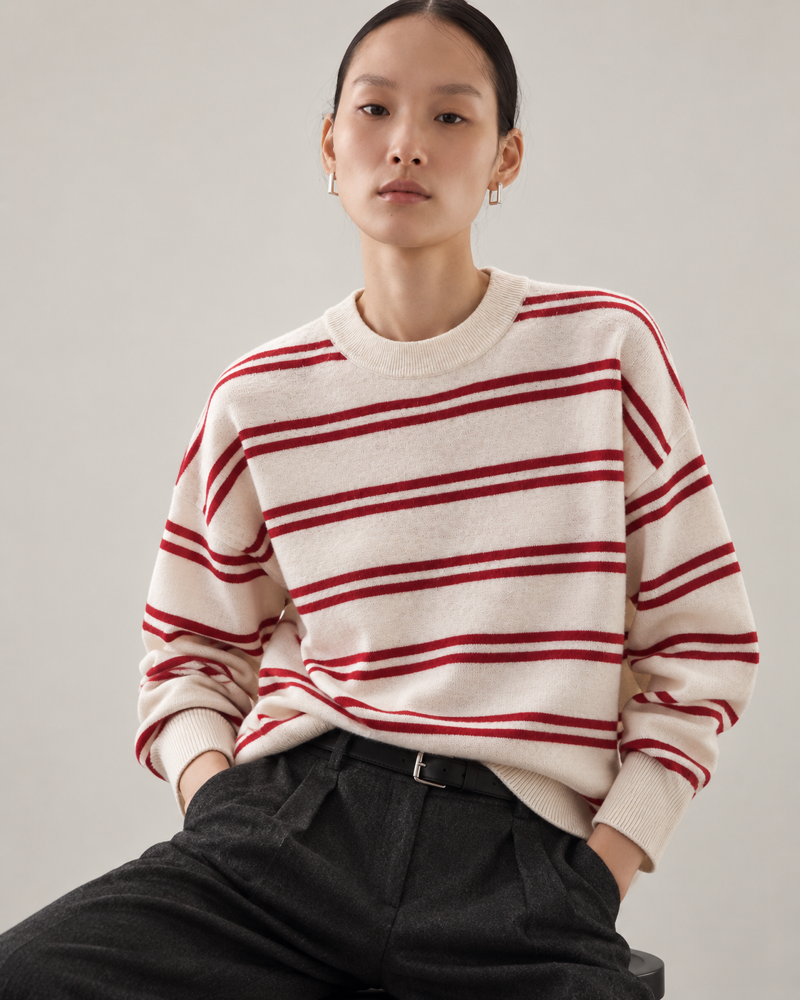 Lockerer Pullover mit Streifen