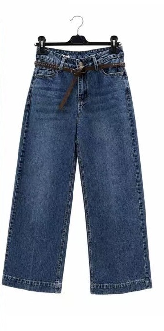 Regular Jeans mit weitem Bein