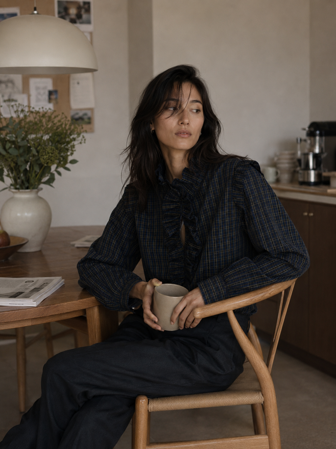 Bluse mit Stehkragen und Rüsche