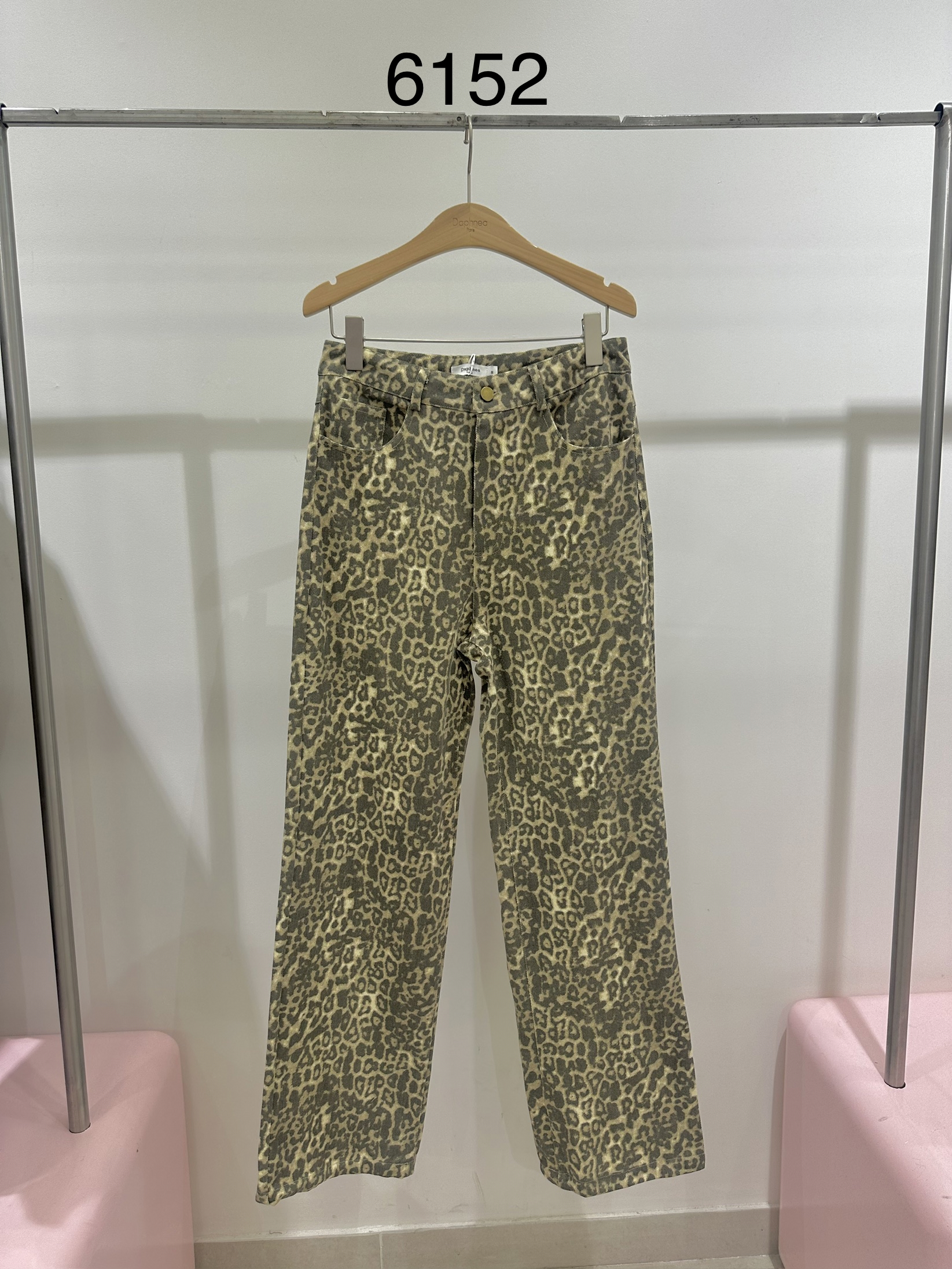 Gerade Hose mit Leopardenmuster