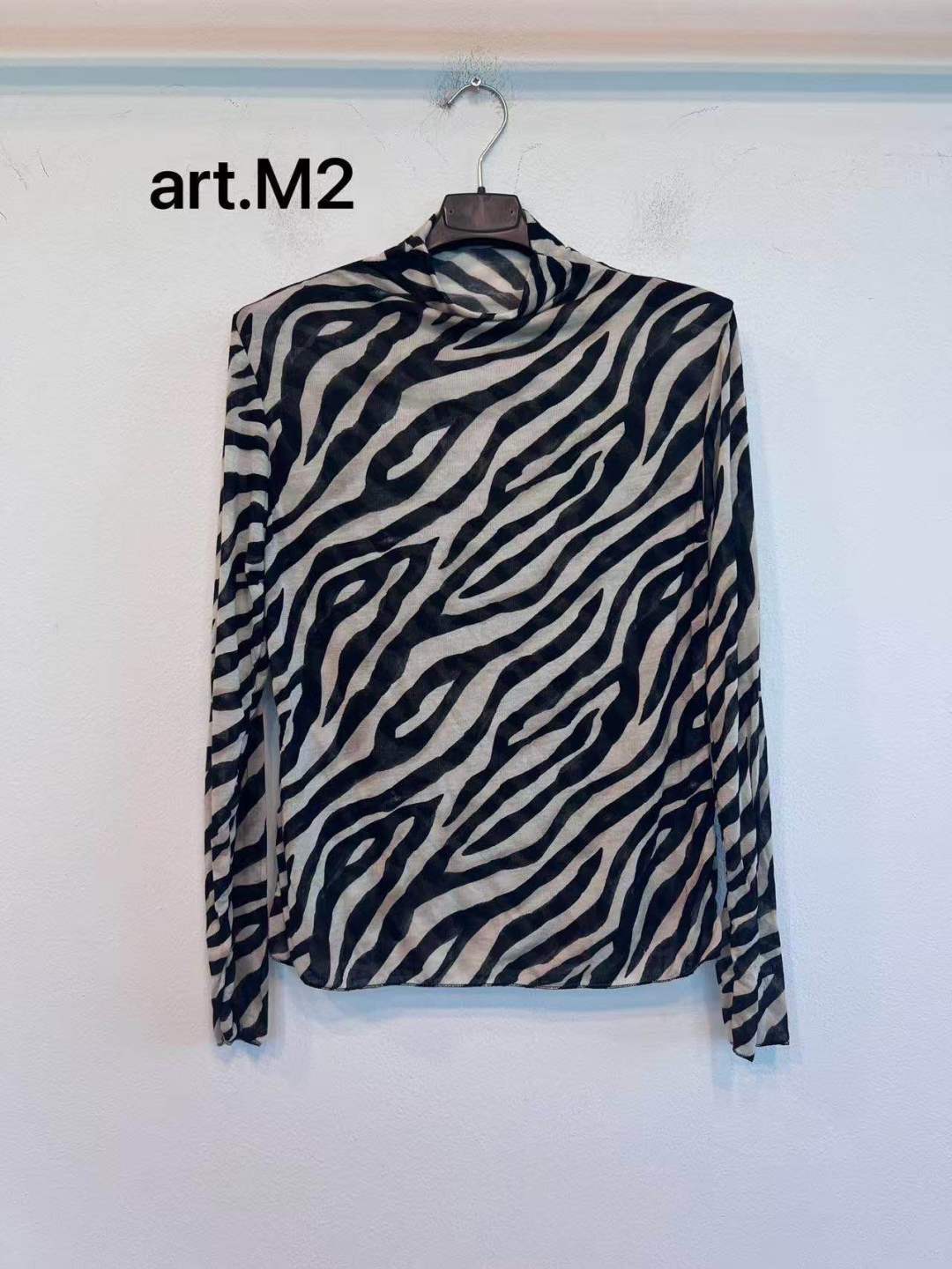 Top mit Stehkragen und Zebra-Muster