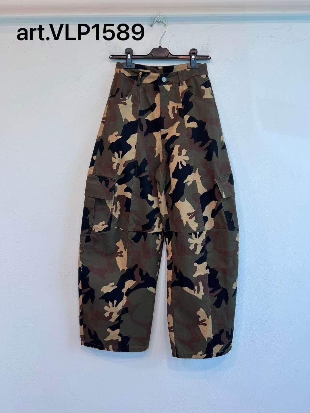 Locker sitzende Cargo-Hose