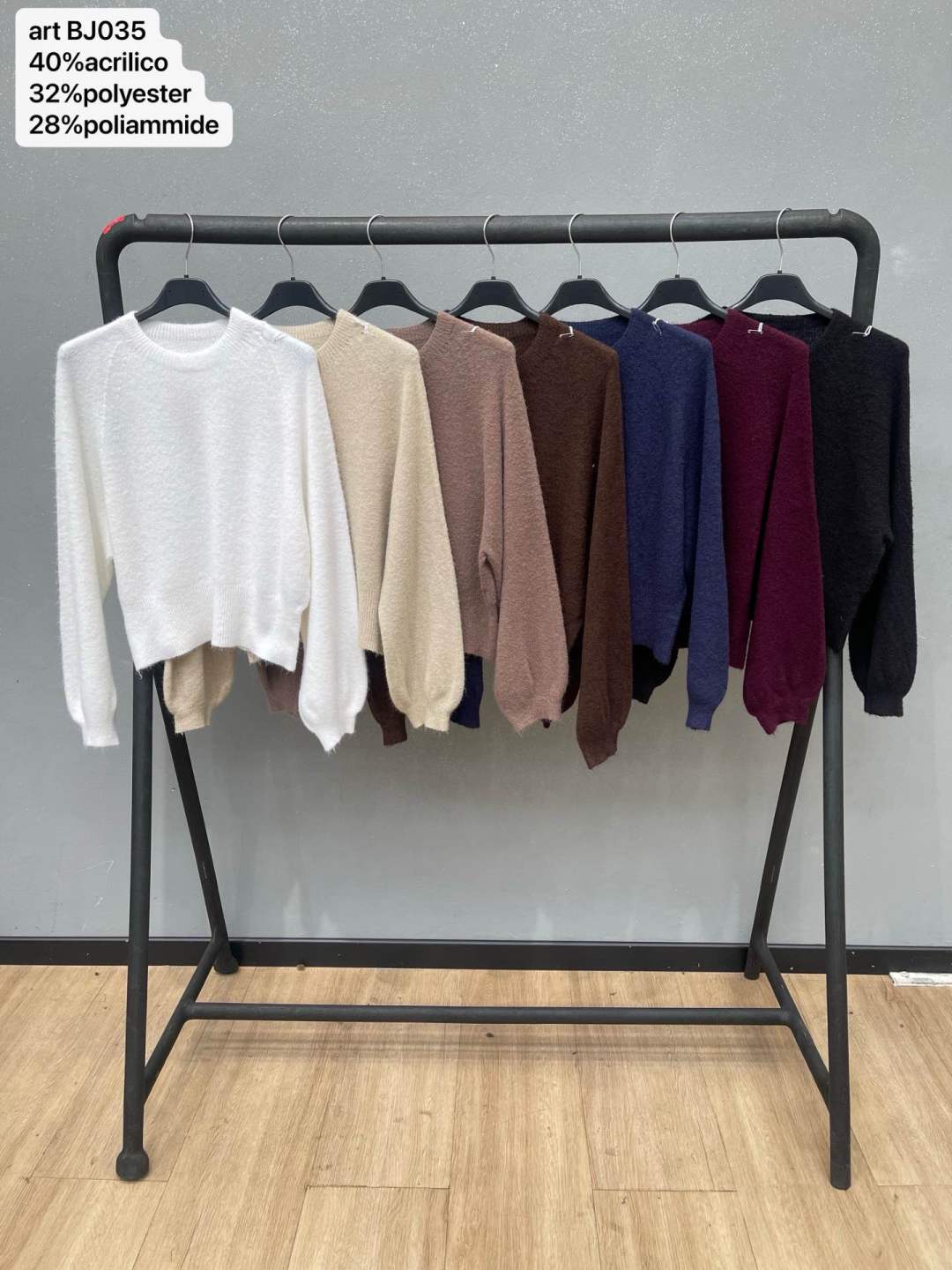 Flauschiger Pullover mit Rundhals