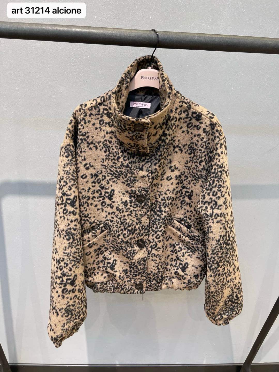 Kurze Jacke mit Stehkragen