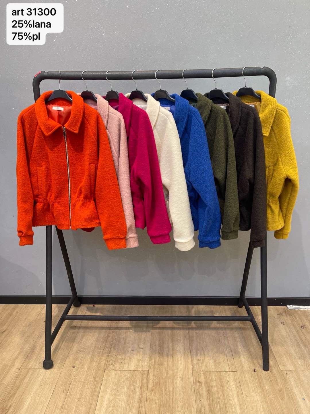 Kurze Jacke mit Hemdkragen