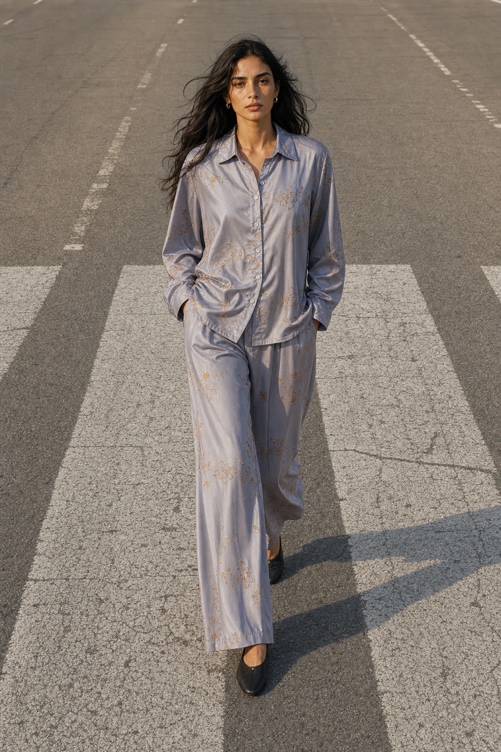 Locker geschnittene Wide-Leg-Hose mit Stickerei