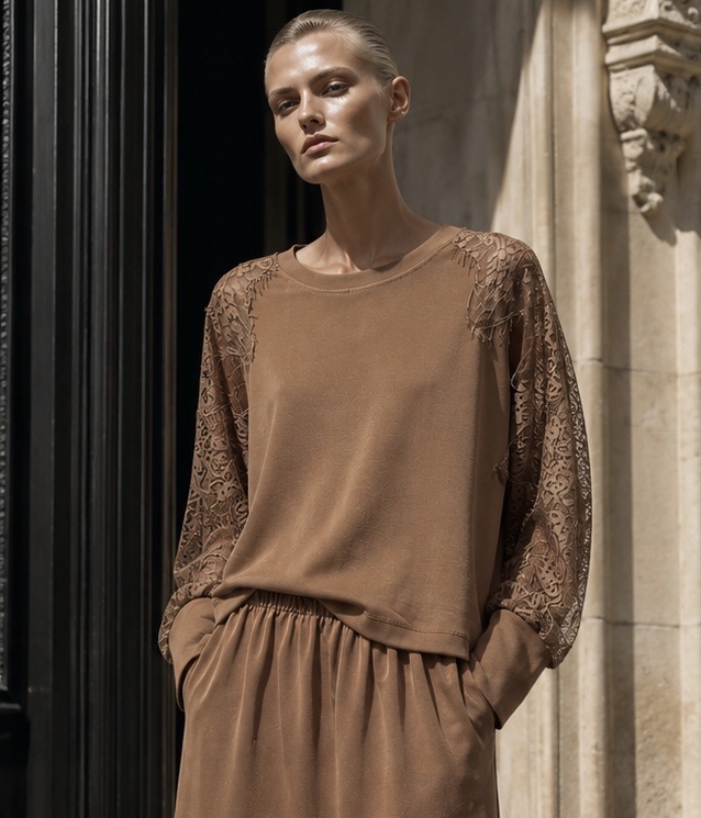 Lockere Bluse mit Spitzenbesatz