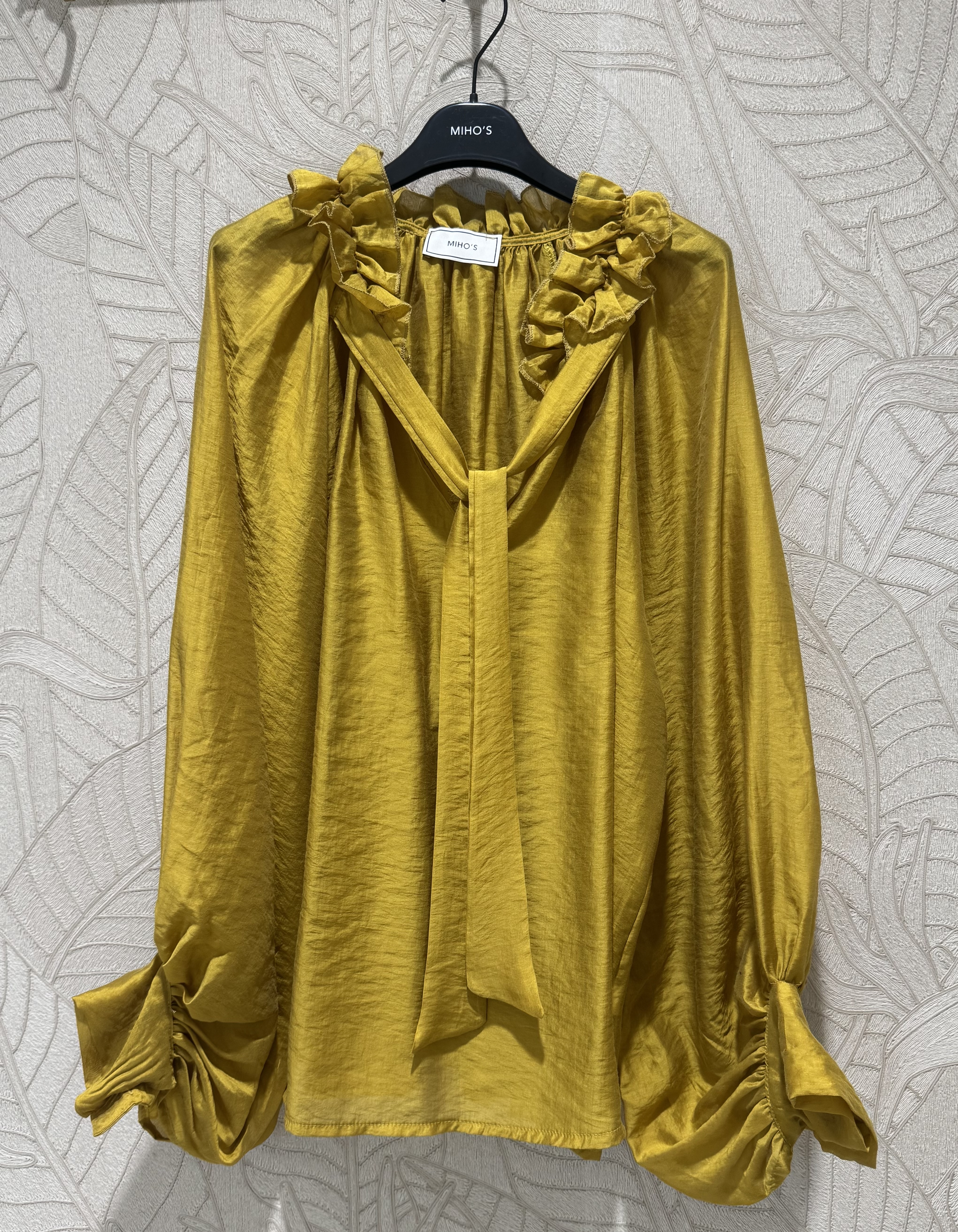 Lockere Bluse mit Rüschen