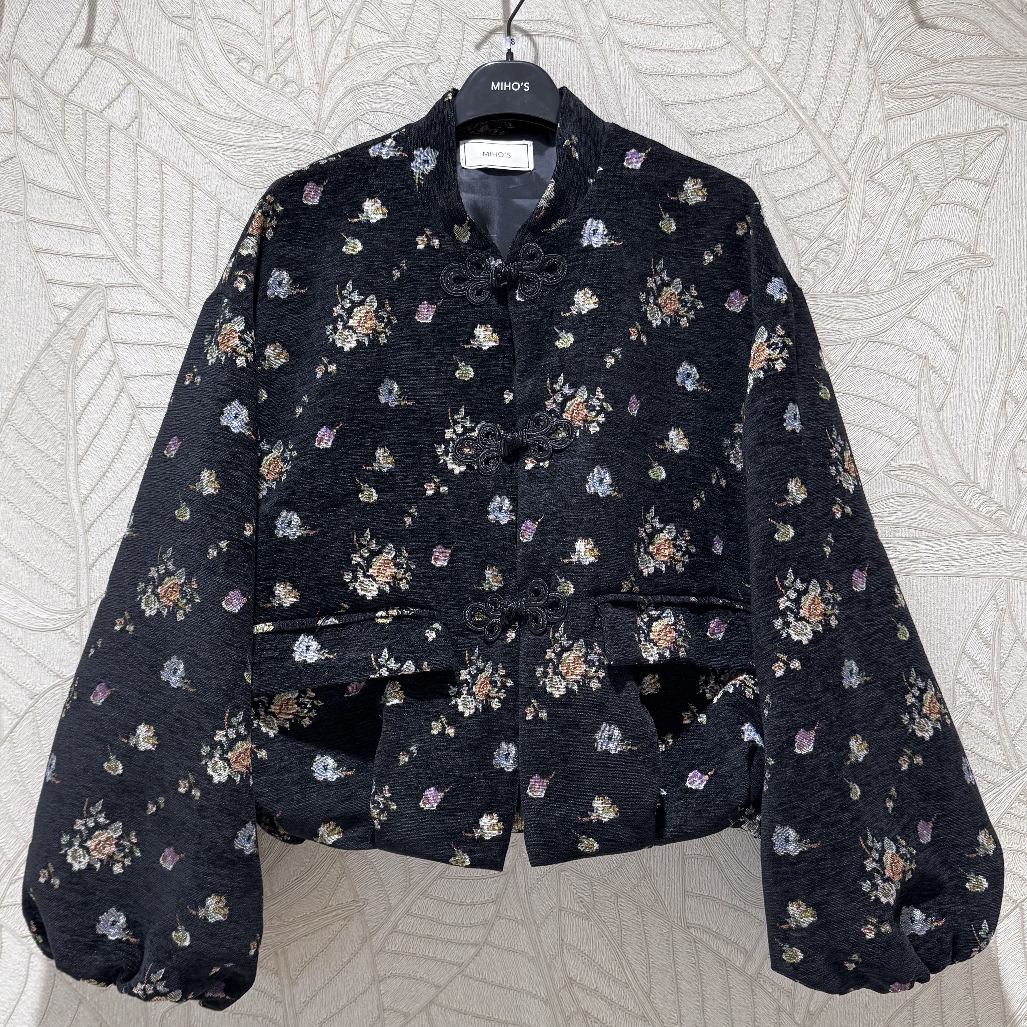 Kurze Jacke mit Stehkragen