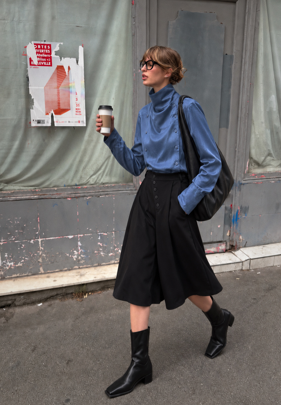 Bluse mit Rollkragen und Taillenbändern