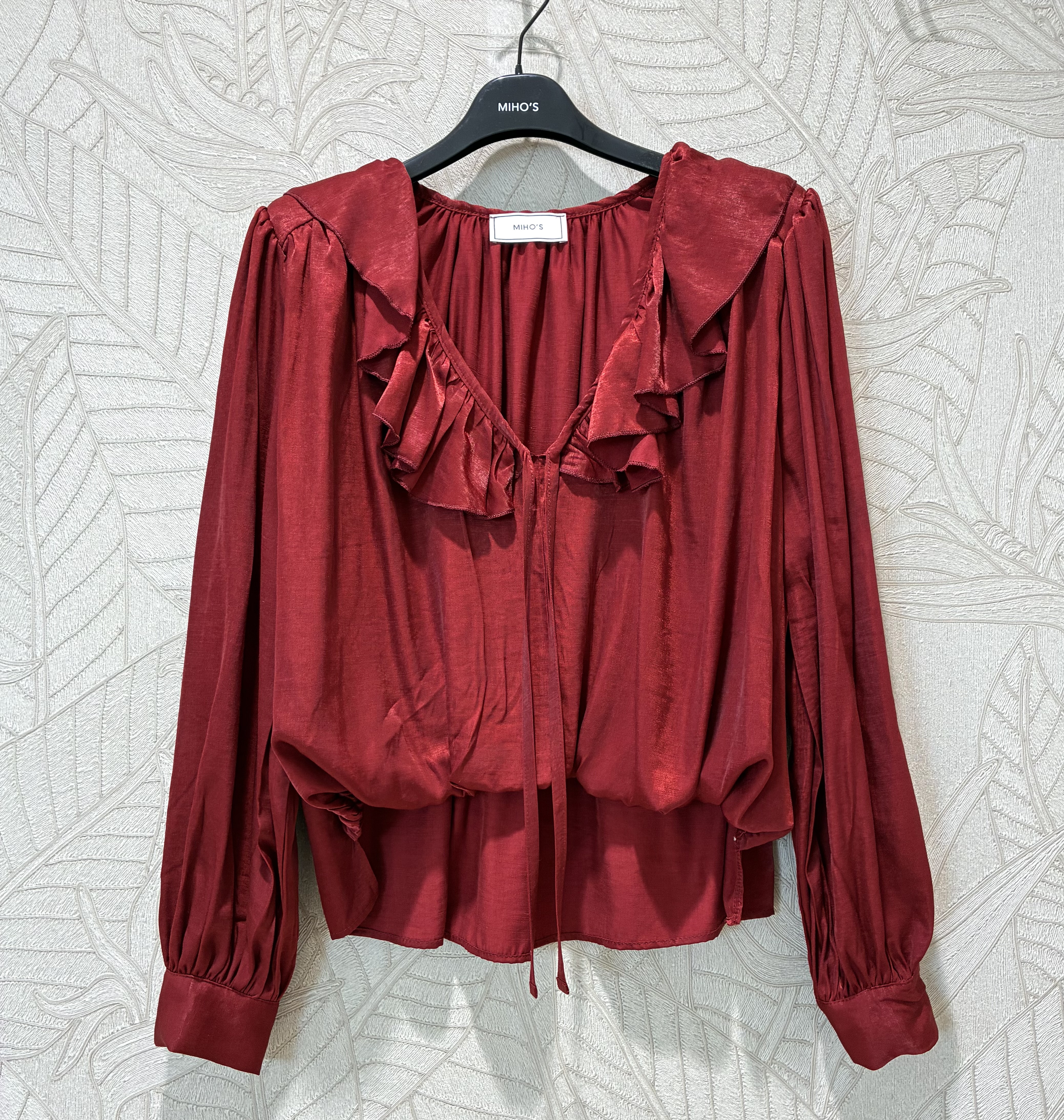 Bluse mit Taillenband und Rüsche