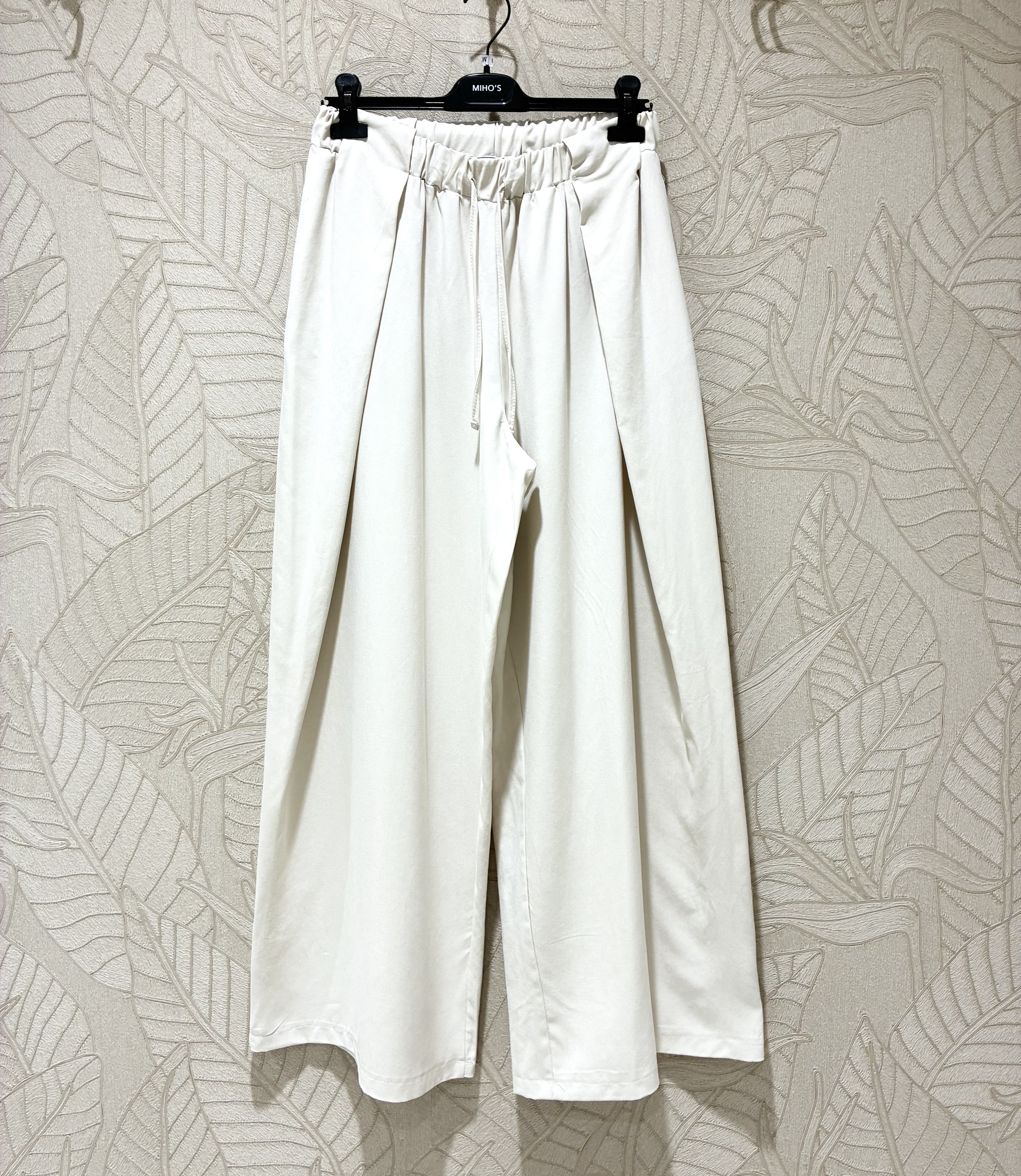 Weite Hose mit kontrafalte