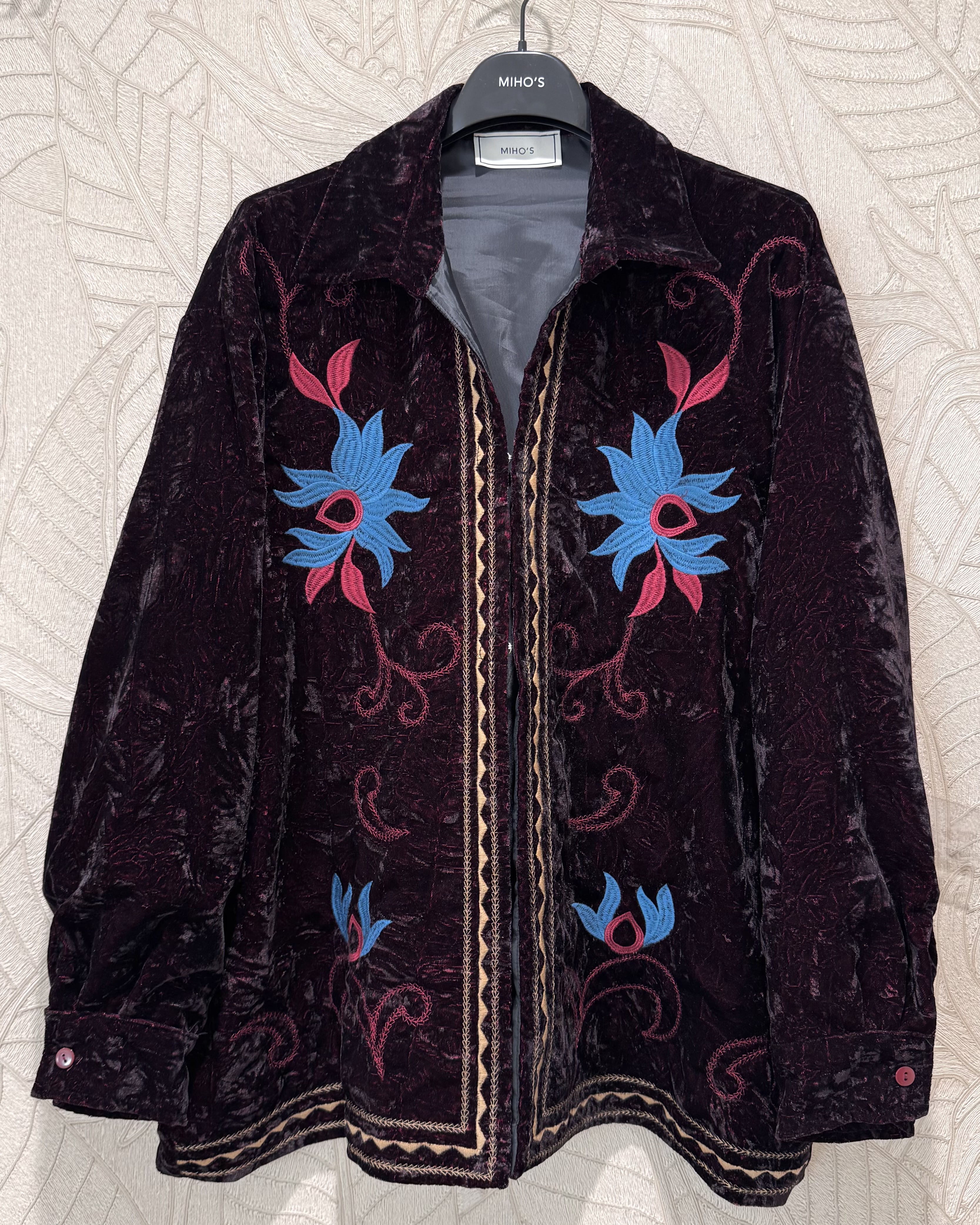 Veloursjacke mit Stickerei