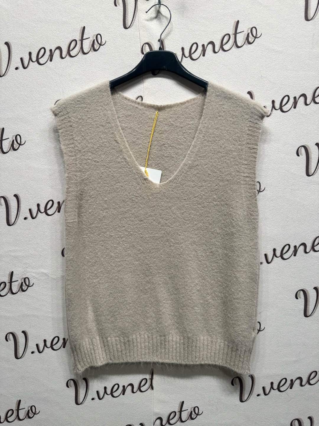 Gestrickte Weste mit V‑Ausschnitt