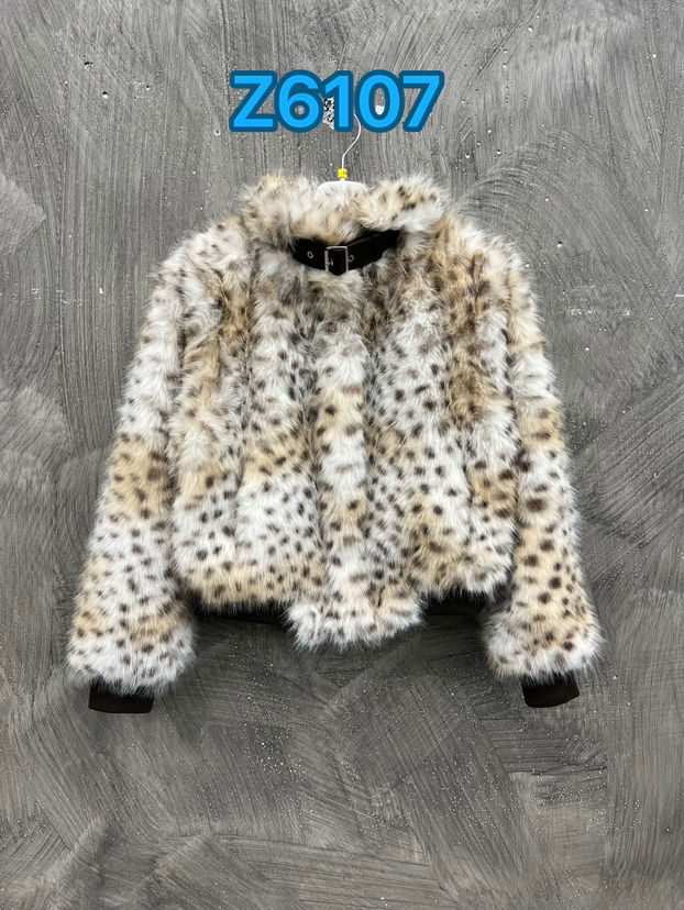Kurze Kunstpelzjacke