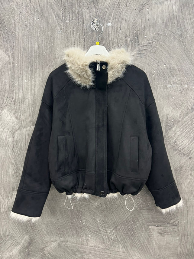 Kurze Jacke mit Kragen