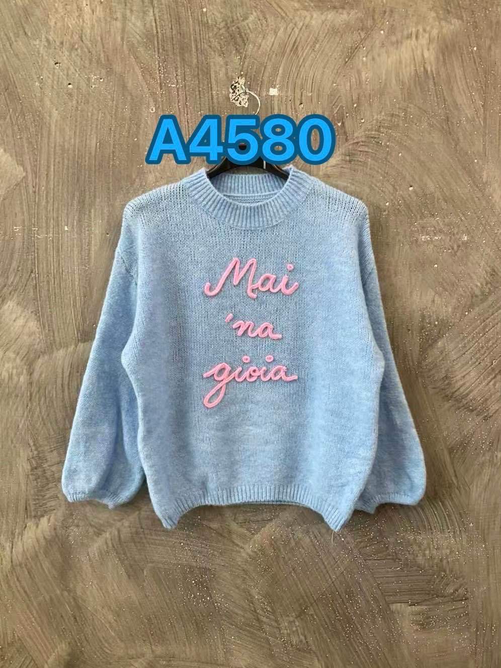 Legerer Pullover mit Stickerei