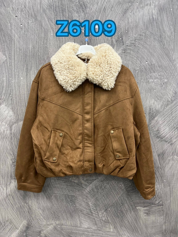 Lockere Bomberjacke mit Kragen