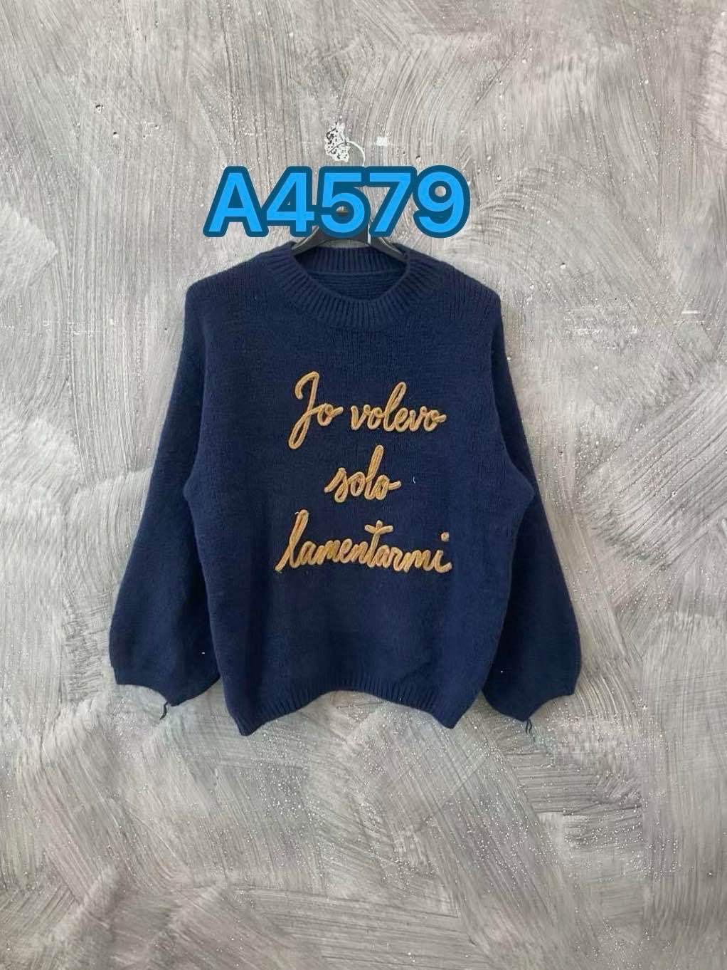 Pullover mit Stickerei