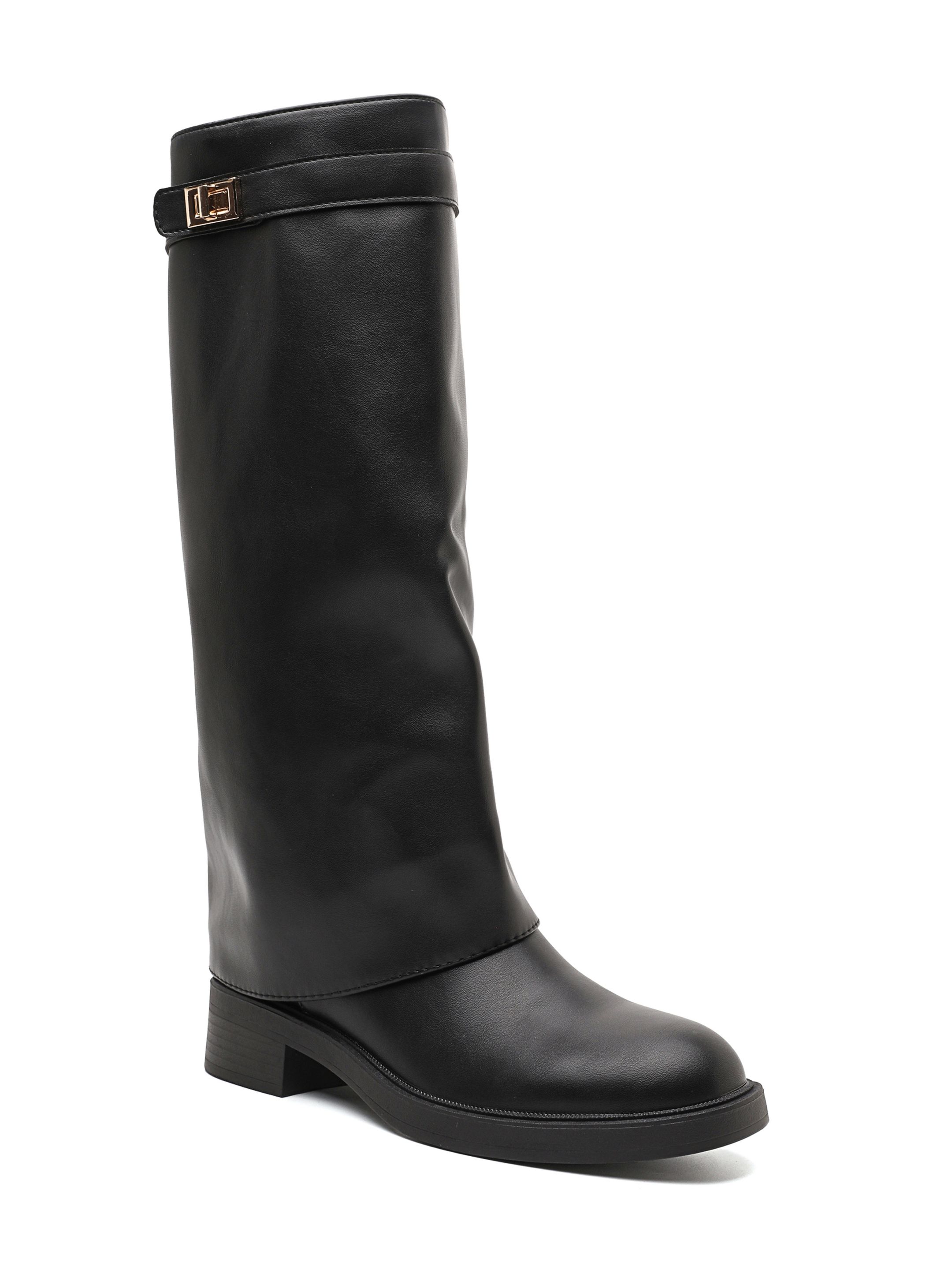 Klassische Stiefel mit Knöpfen