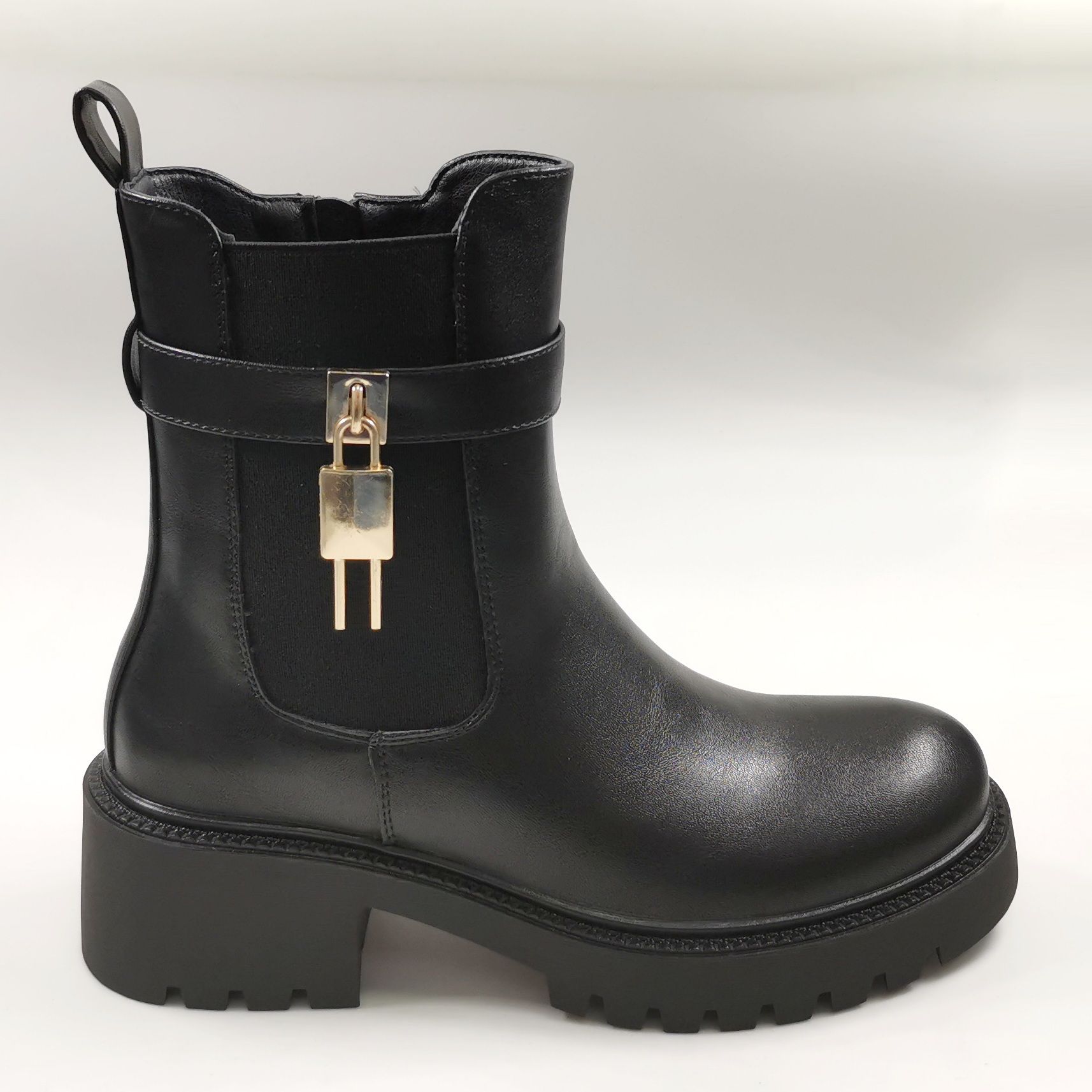 Ankle-Boots mit markanter Traktorsohle
