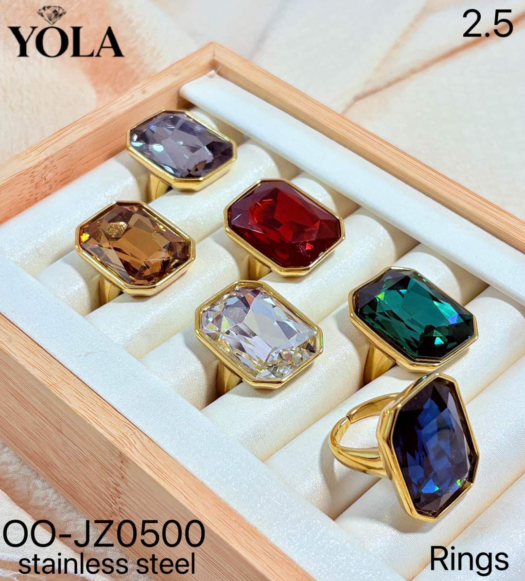 Ring mit Facettiertem Kristall