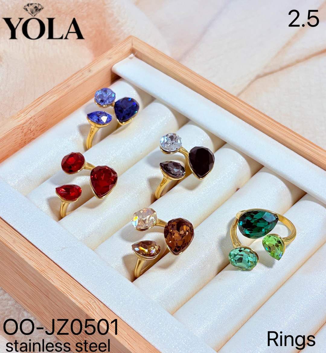 Ring mit Kristall-Akzent