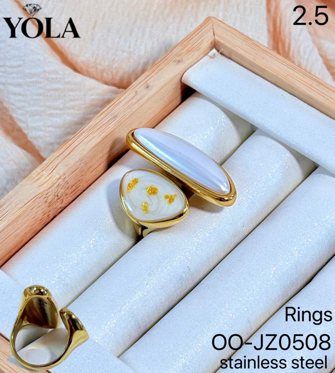 Ring mit ovalem Element