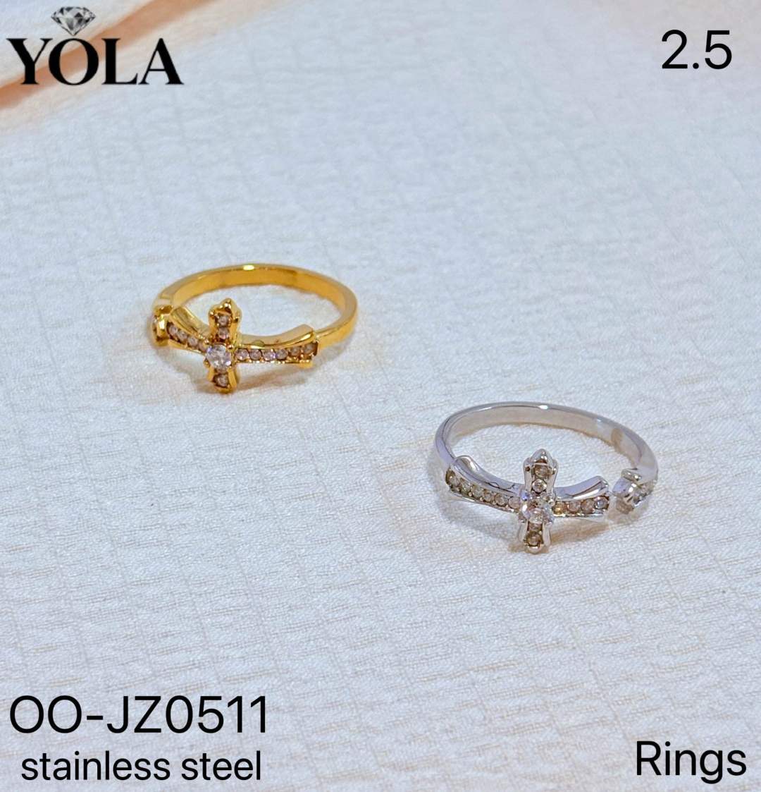 Ring mit Kreuzdetail