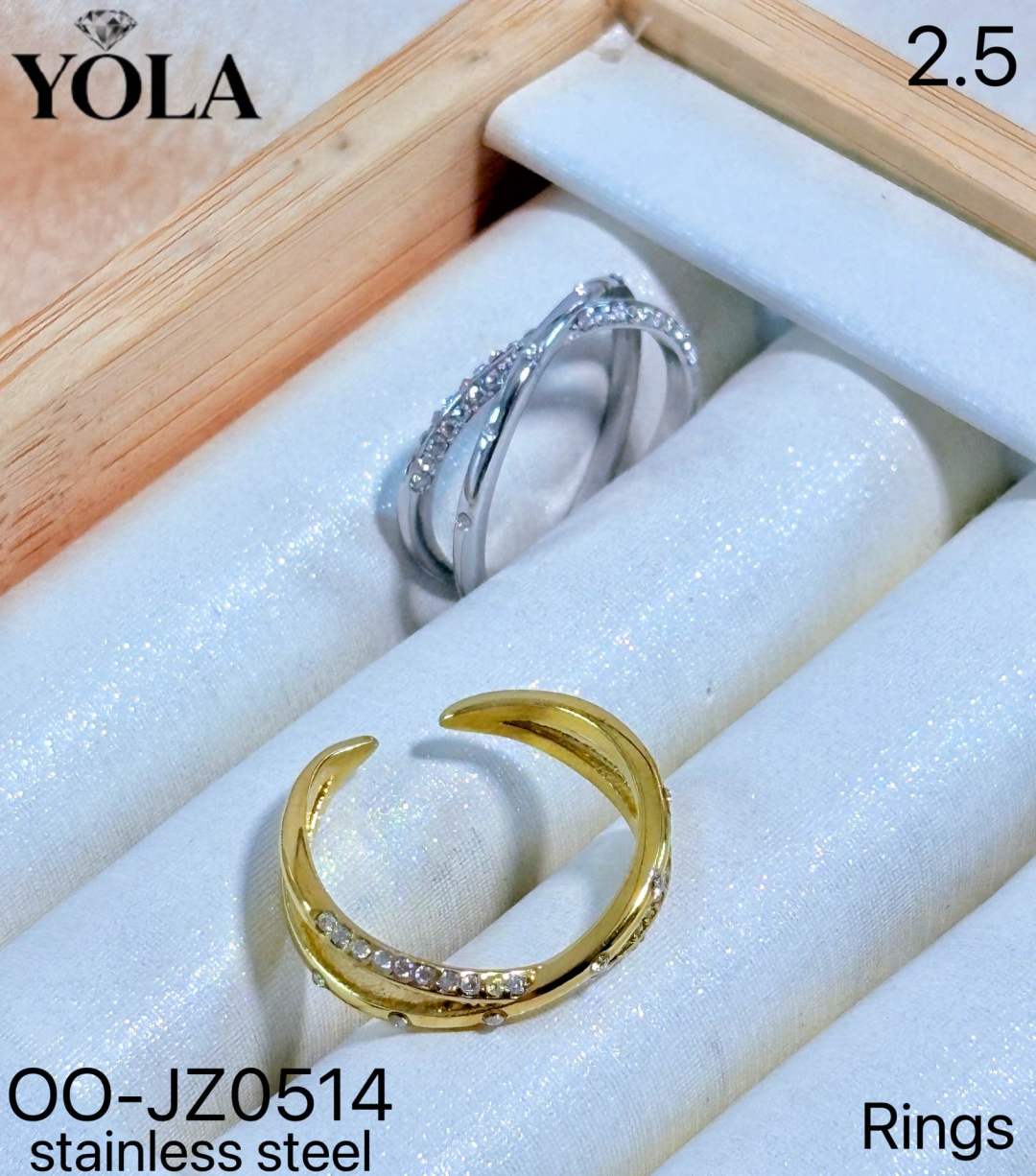 Verstellbarer Ring mit Nieten