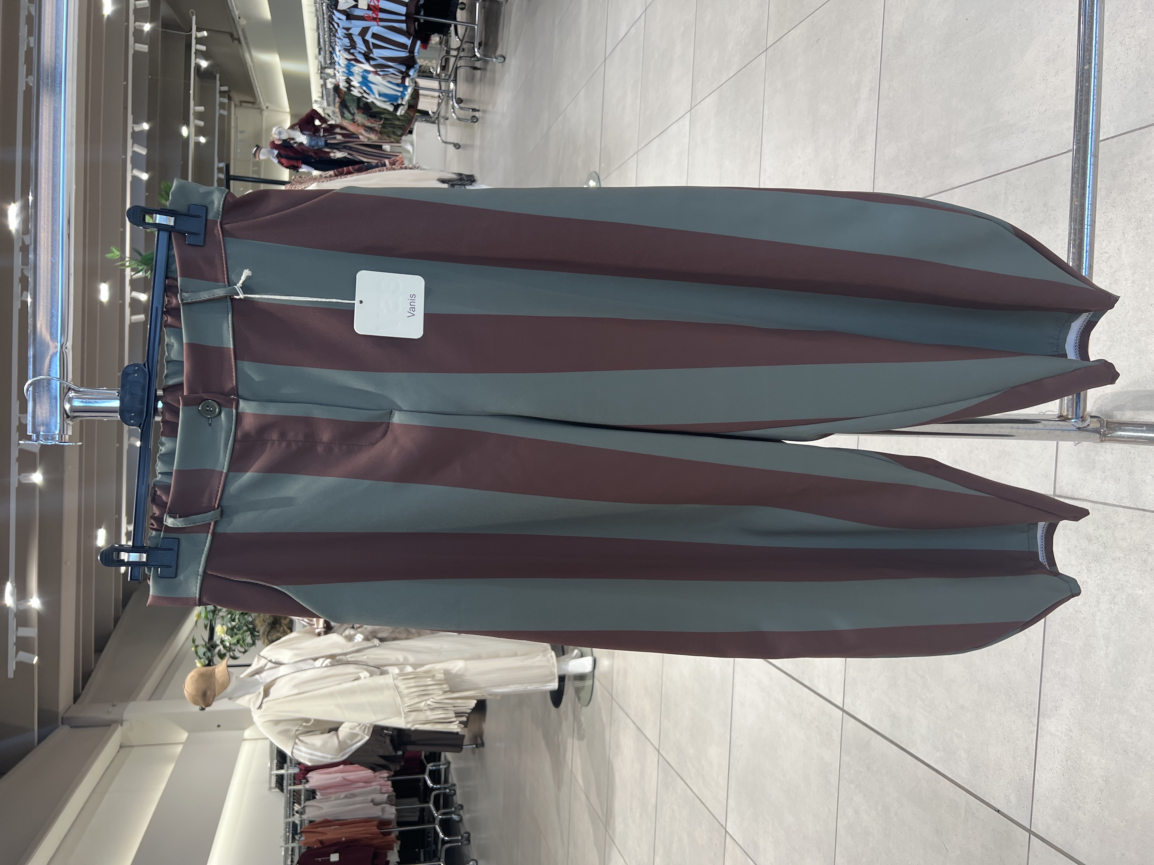 Weite Hose mit Streifen