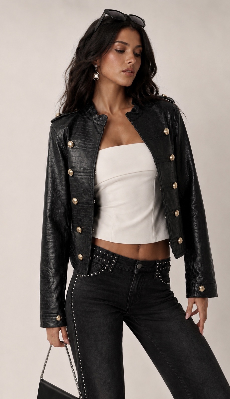 Kurze Kunstlederjacke mit Stehkragen