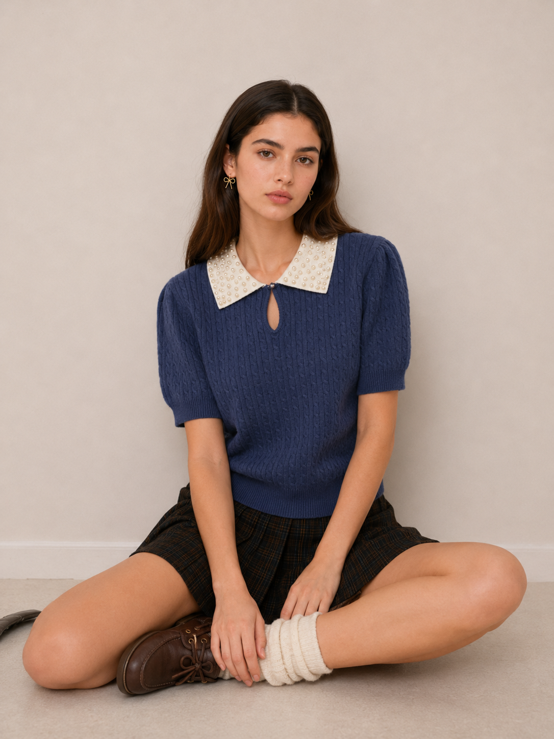 Kurzer Pullover mit Peter-Pan-Kragen