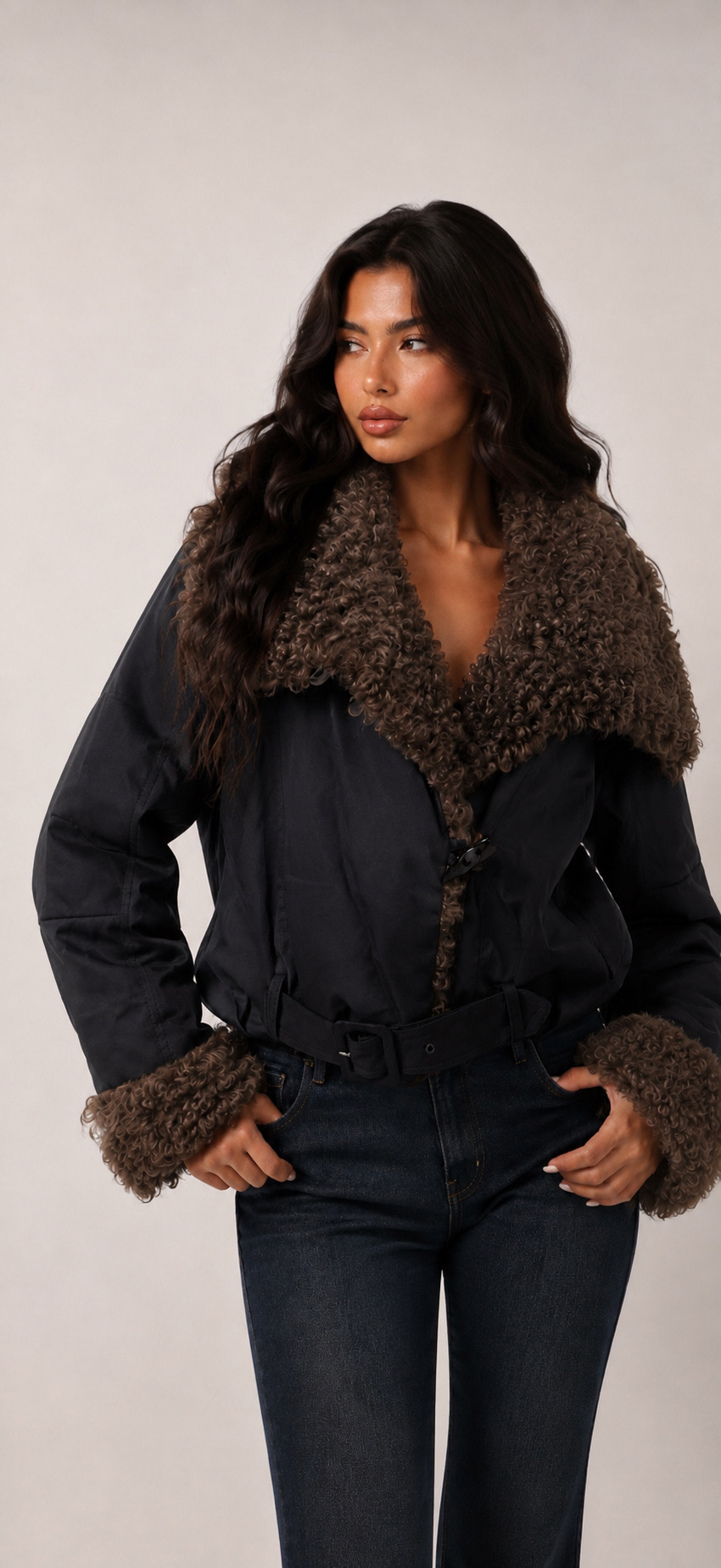 Gerade Jacke mit Fellkragen