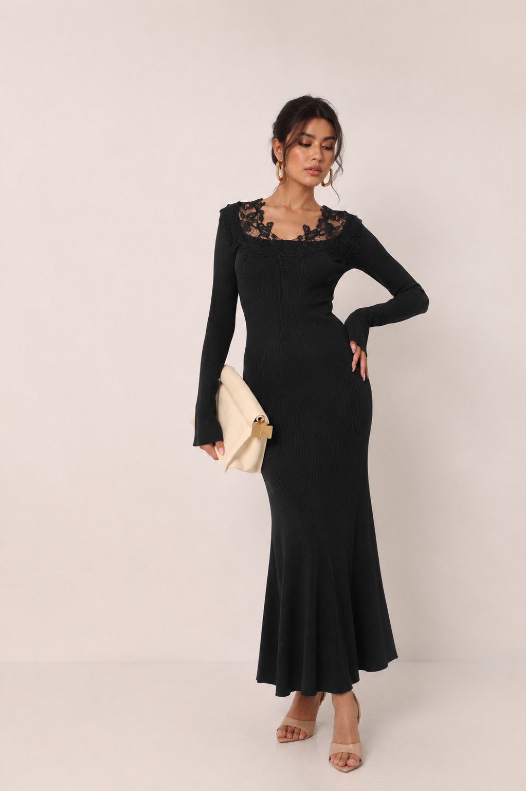 Tailliertes Meerjungfrauen-Kleid mit Spitze