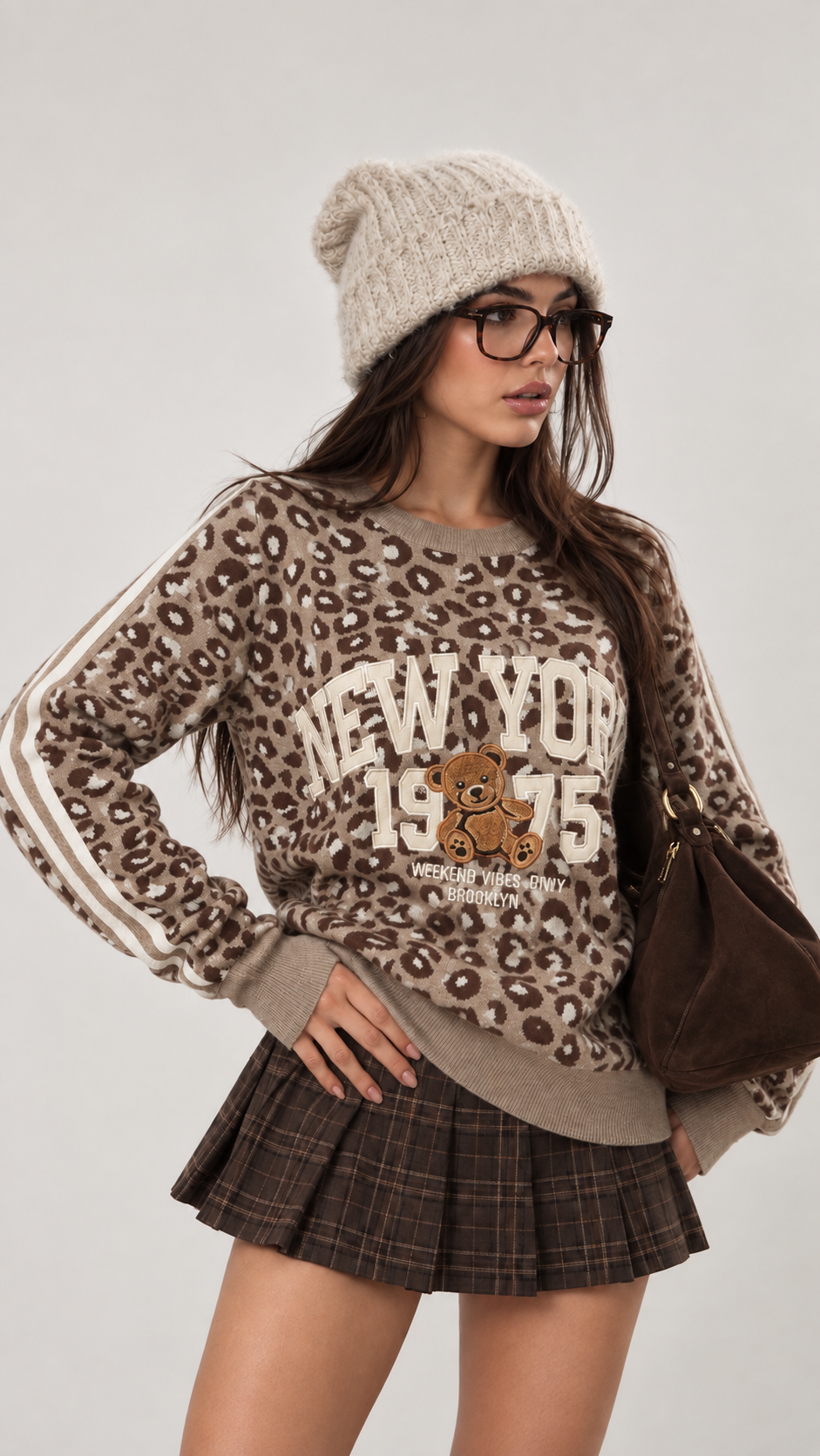 Lockerer Pullover mit Stickerei