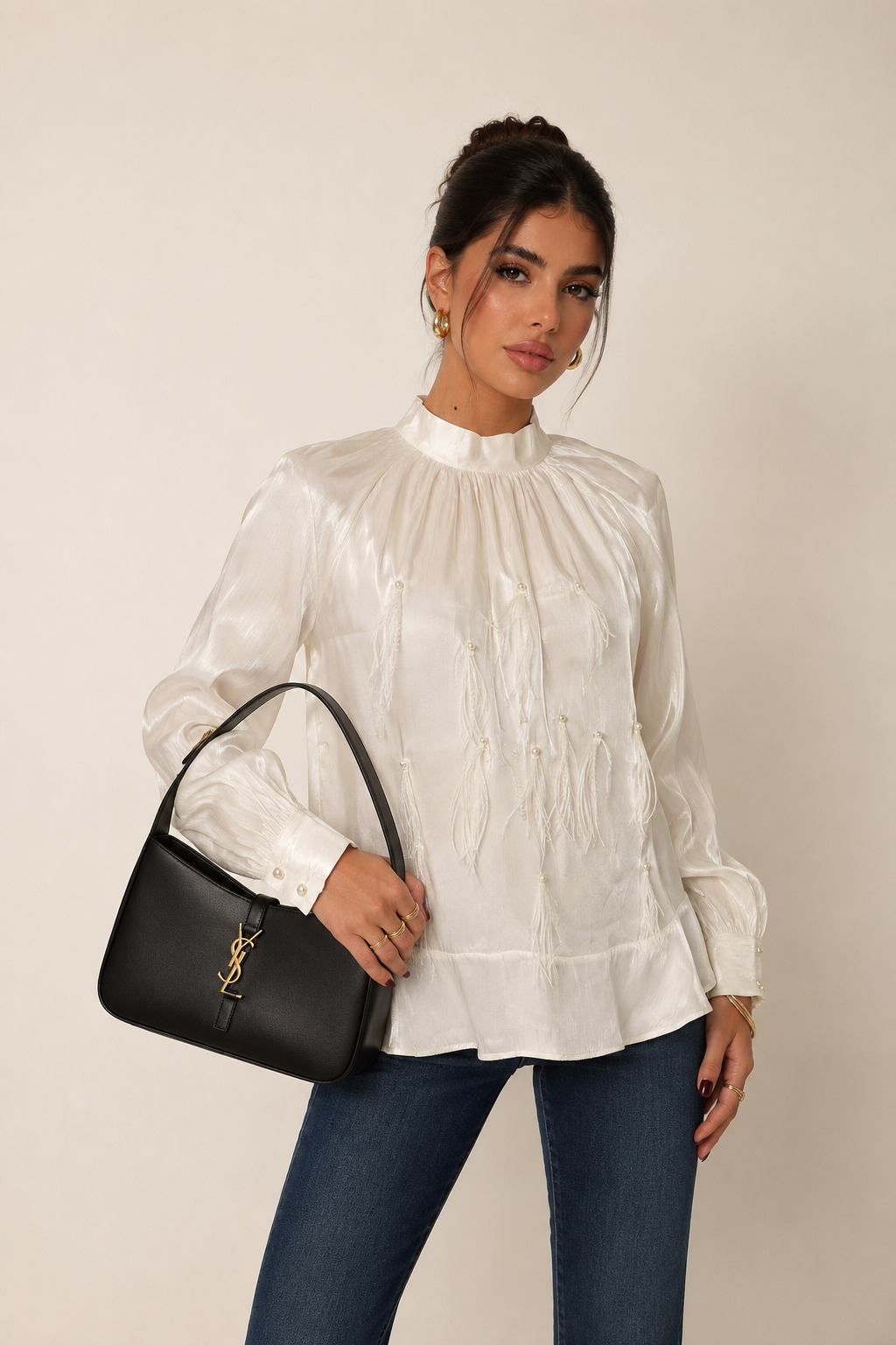 Bluse mit Stehkragen und langen Ärmeln