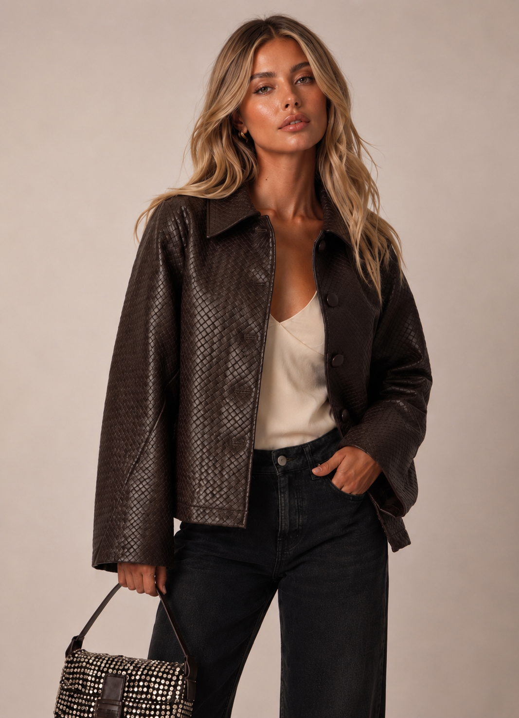 Kurze Jacke aus geprägtem Kunstleder