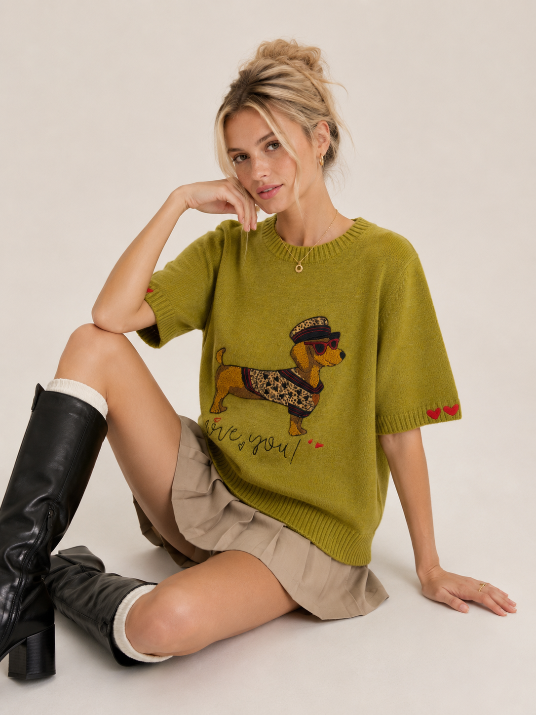 Lockerer Pullover mit Stickerei